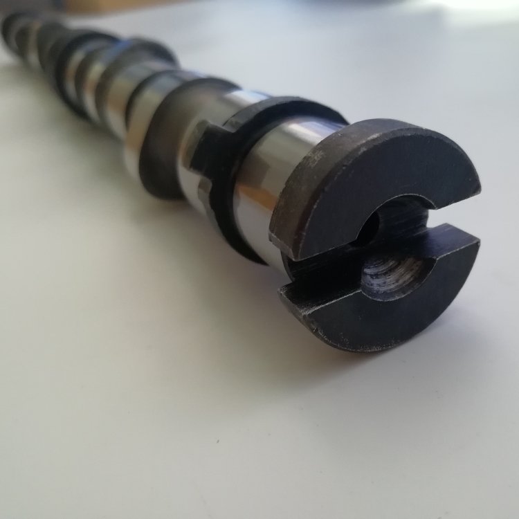 24100-27402 High-quality Auto Replacement Engine Parts Steel Material Camshaft for Hyundai OE 24100-27402