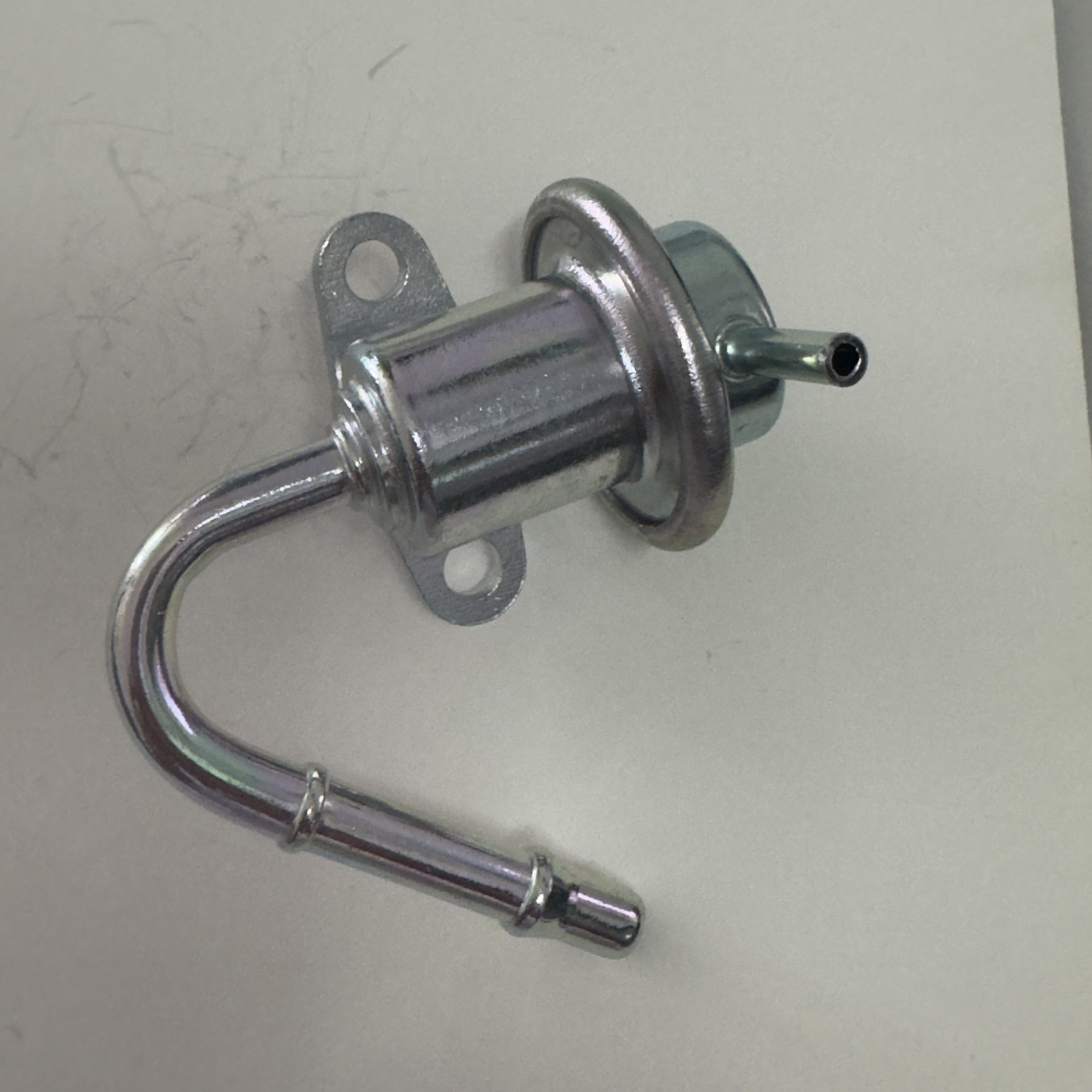 Auto Parts Fuel Pressure Regulator 22670-0W00A for Toyota Cars