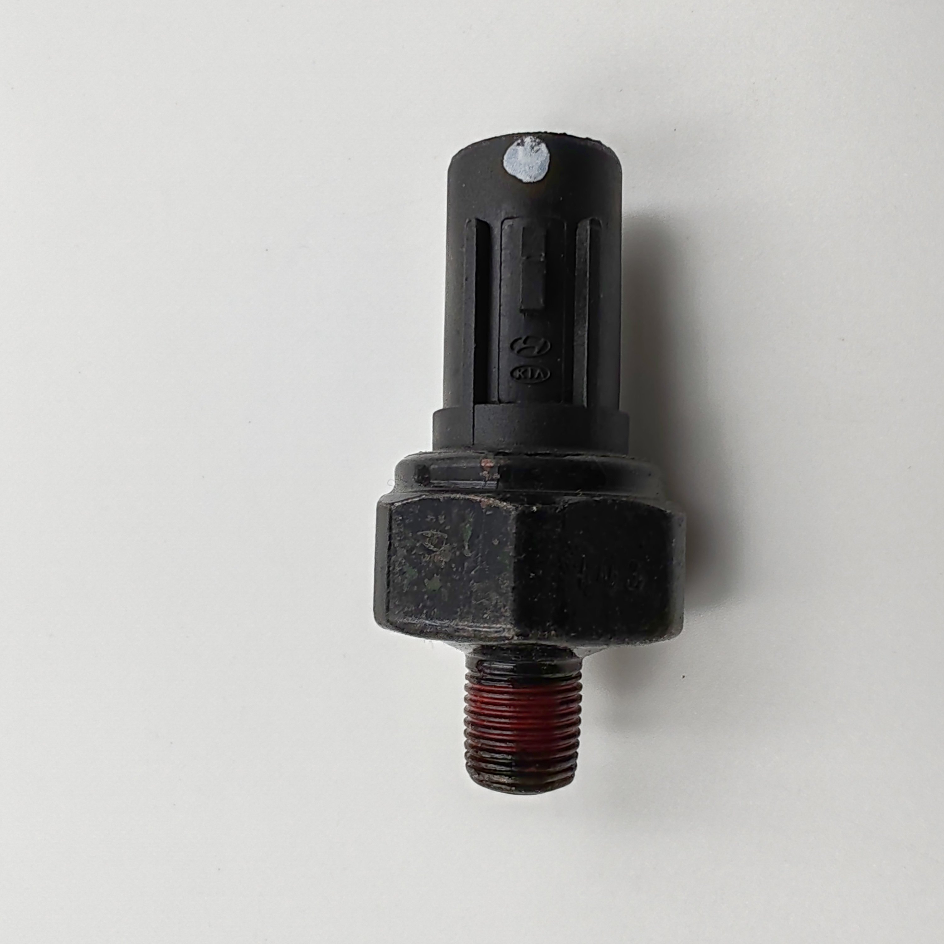 SWITCH ASSY OIL PRESSURE ENGINE PARTS 94750-37000 94750-37100 94750-02000 For HYUN-DAi SANTAFE 2006