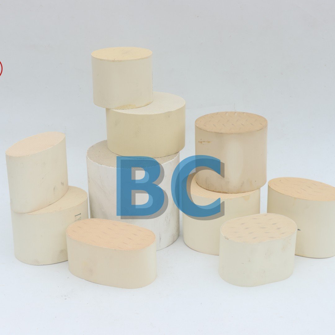 Auto Engine Systems Car Accessories Used Car Metal Ceramic Substrate Universal Catalytic Converter