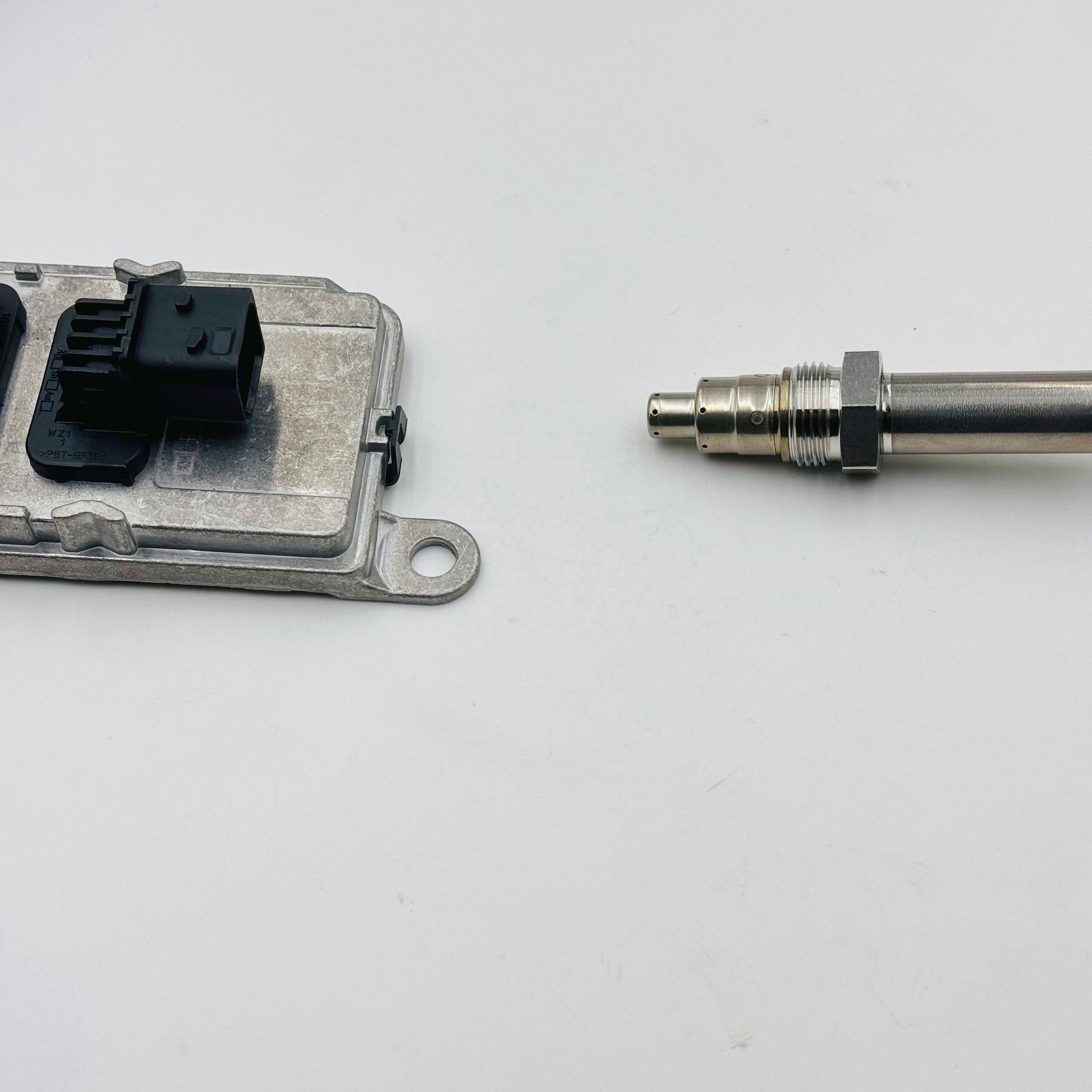 Factory Direct Supply 2293965 SNS0061G AAA212607000 Nitrogen Oxide Sensor For DAF Nox Sensor 24V