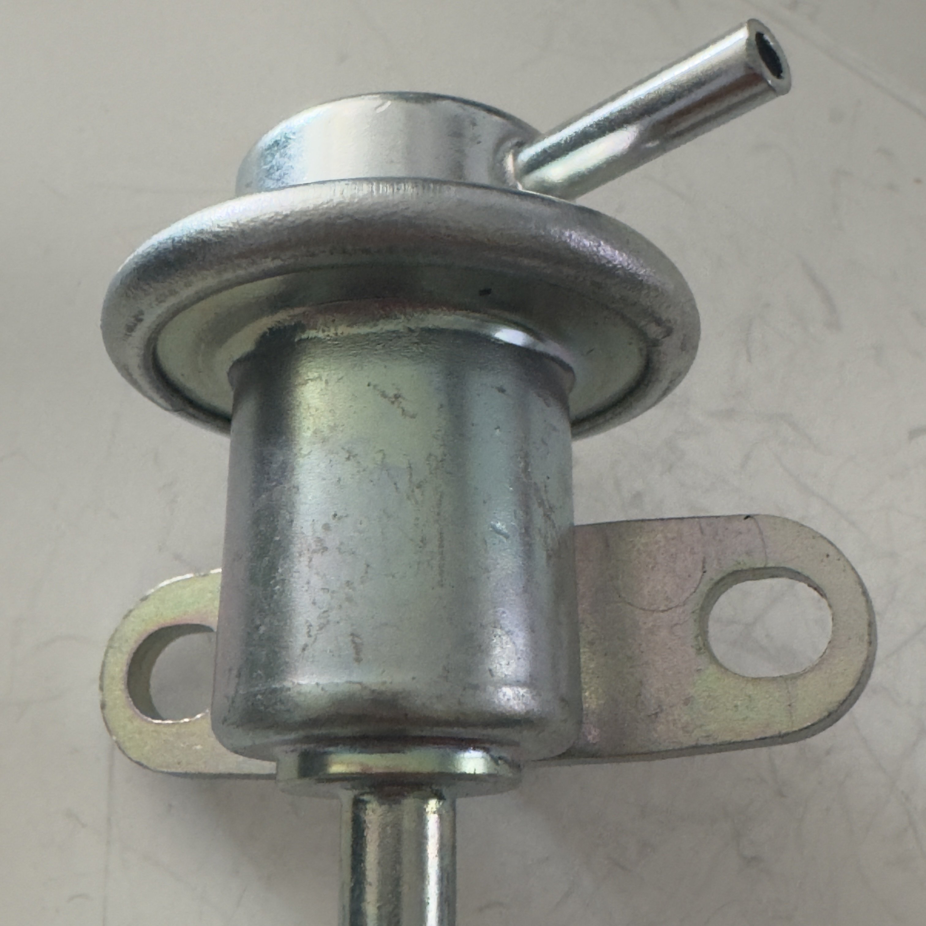 23280-75040 Fuel Injection Pressure Regulator Auto Parts 23280-75040 2328075040 for Innova Hilux Toyota Prado Imported