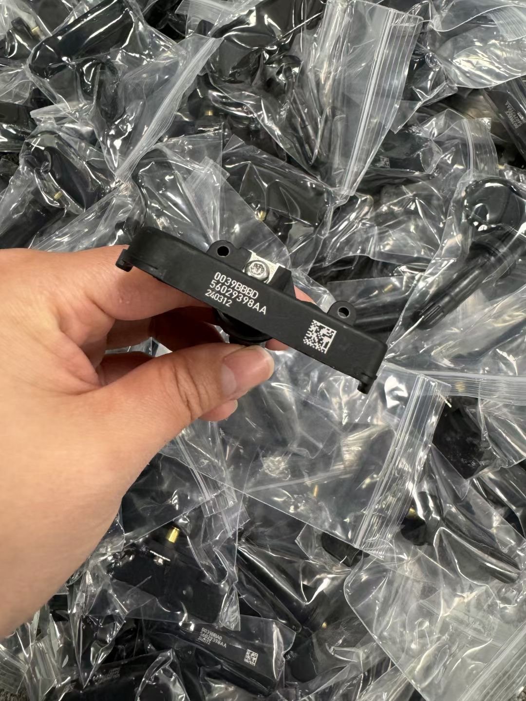 Good Quality Engine TPMS Sensor Tire Pressure Monitor Sensor 56029398AB 56029398AA 68142397AA