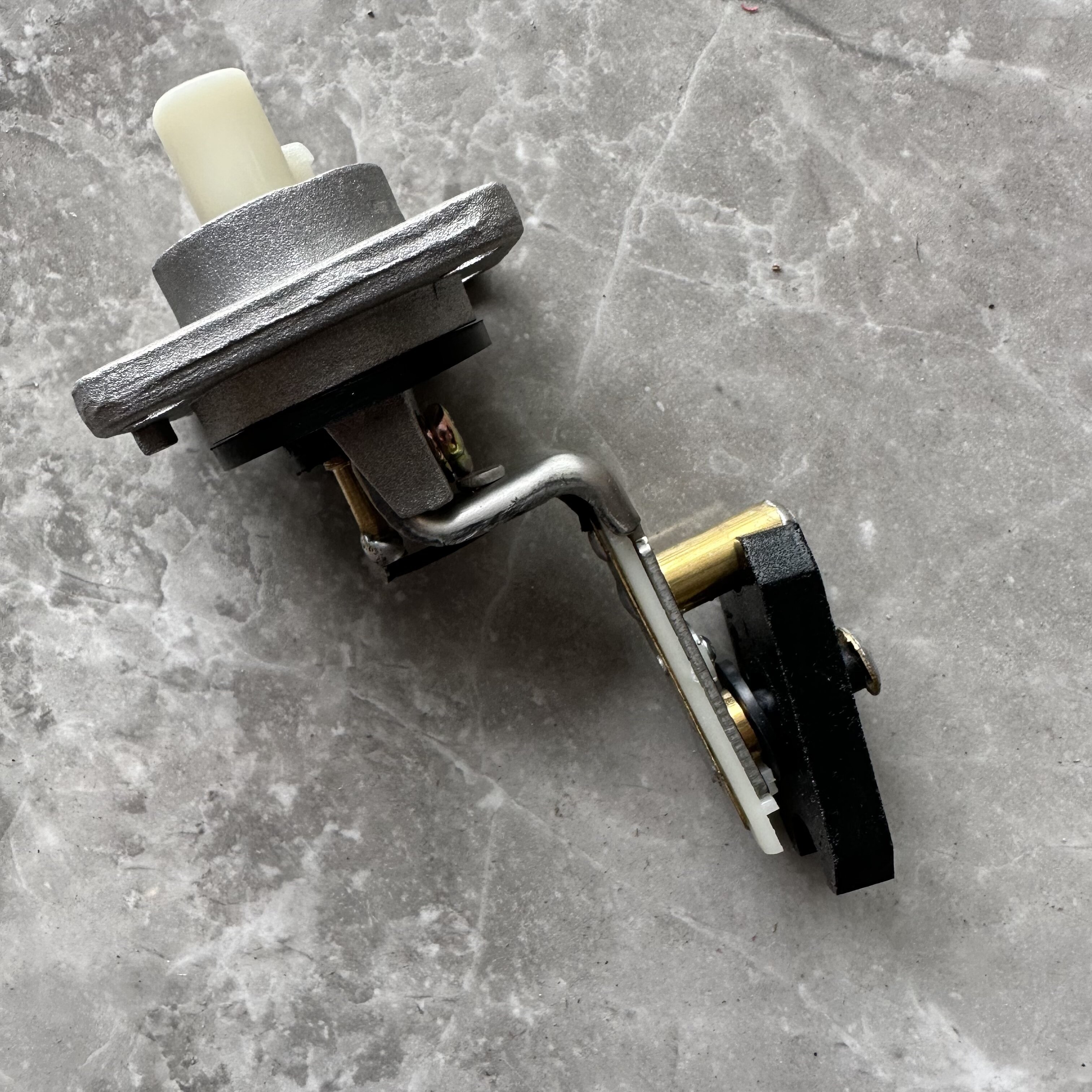 For Toyota Oil Lever Sensor 89491-26170 Essential Auto Sensor for Vehicle Maintenance