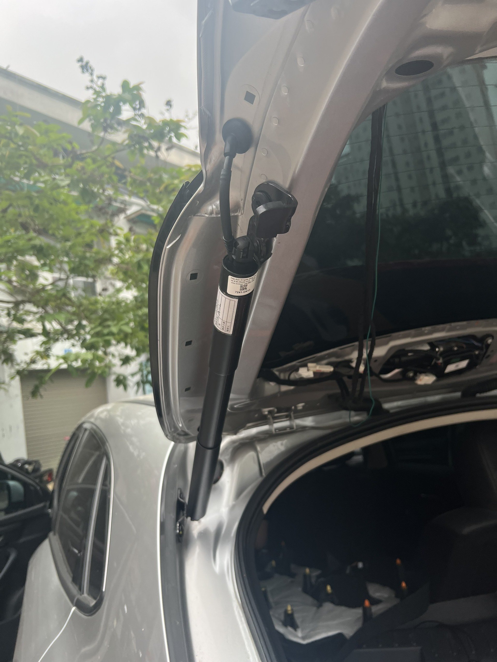 Customizable height adjustment, kick sensor to open the car trunk with auto electric tailgate Oritek installed for Vinfast VF3