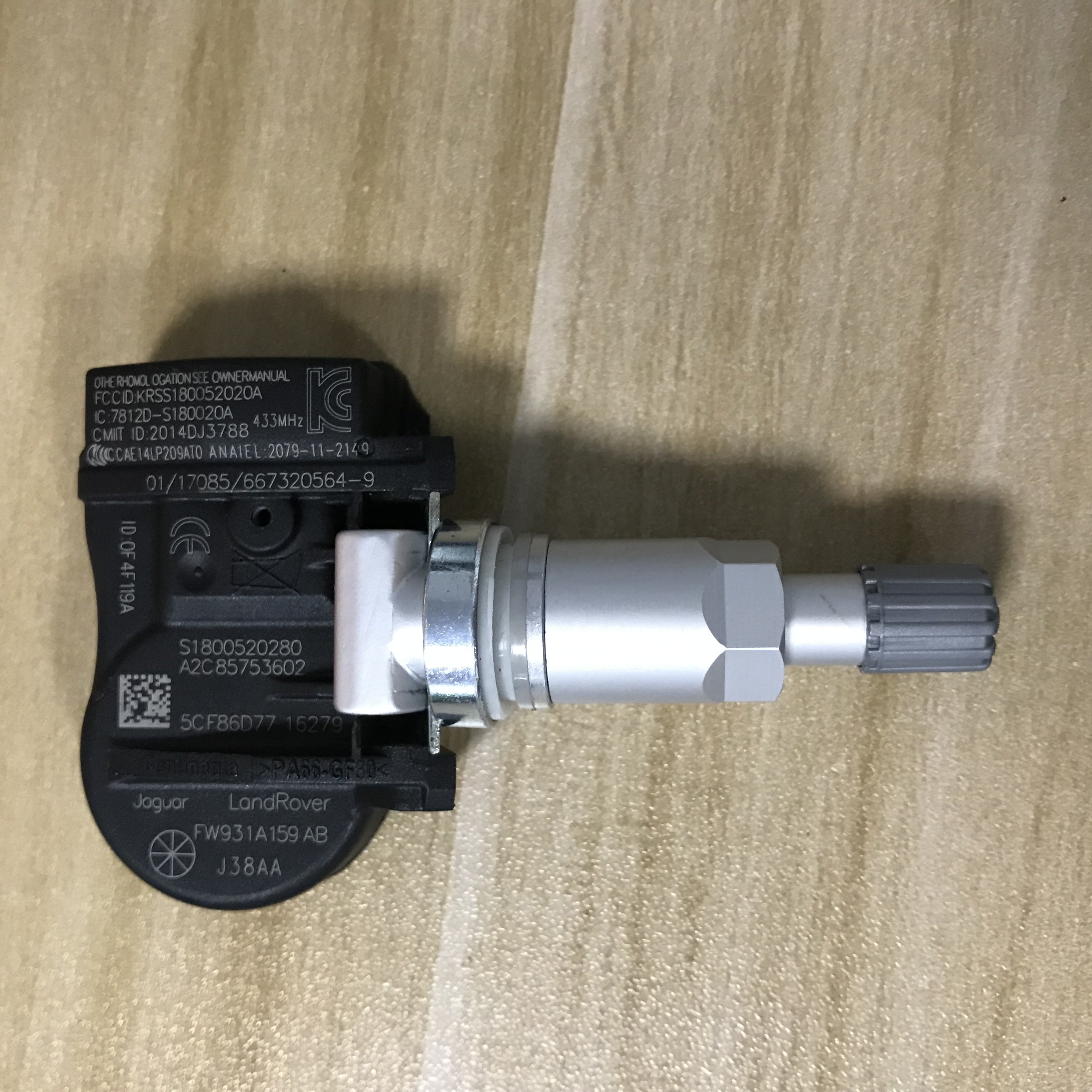 Q AutoTyre Tire Pressure Monitoring Sensor FW93-1A159-AB FW931A159AB for Land Rover Tire Pressure Monitoring System TMPS Sensor