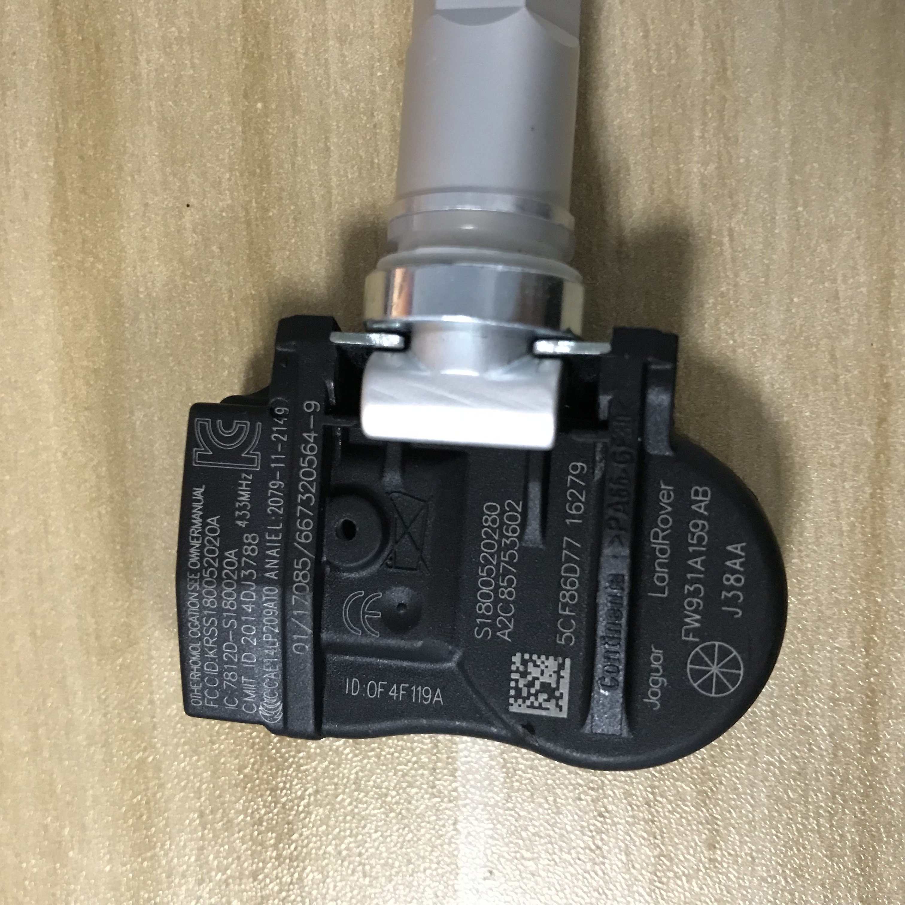 Q AutoTyre Tire Pressure Monitoring Sensor FW93-1A159-AB FW931A159AB for Land Rover Tire Pressure Monitoring System TMPS Sensor