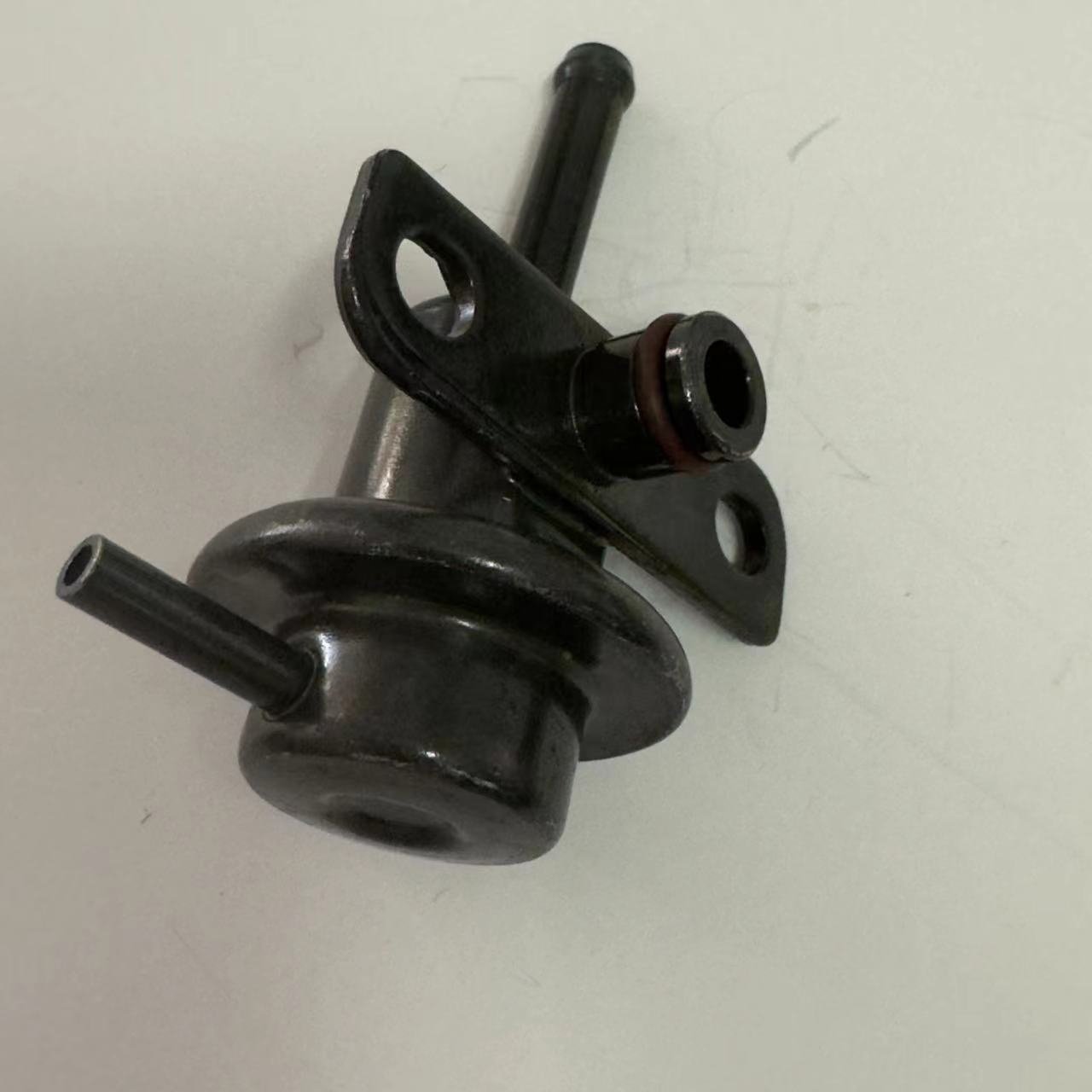 Auto Parts High Quality Fuel Pressure Regulator for Toyota Tacoma OEM 23280-75020