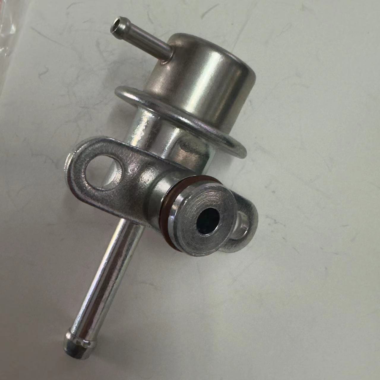 Auto Spare Parts Fuel Pressure Regulator Valve MD173985 Fuel Pressure Regulator MD173985 for Dodge