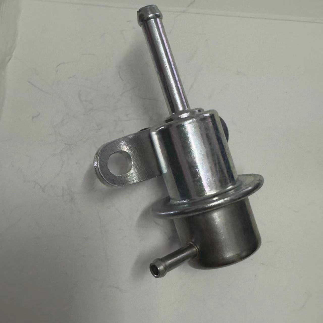 Auto Spare Parts Fuel Pressure Regulator Valve MD173985 Fuel Pressure Regulator MD173985 for Dodge