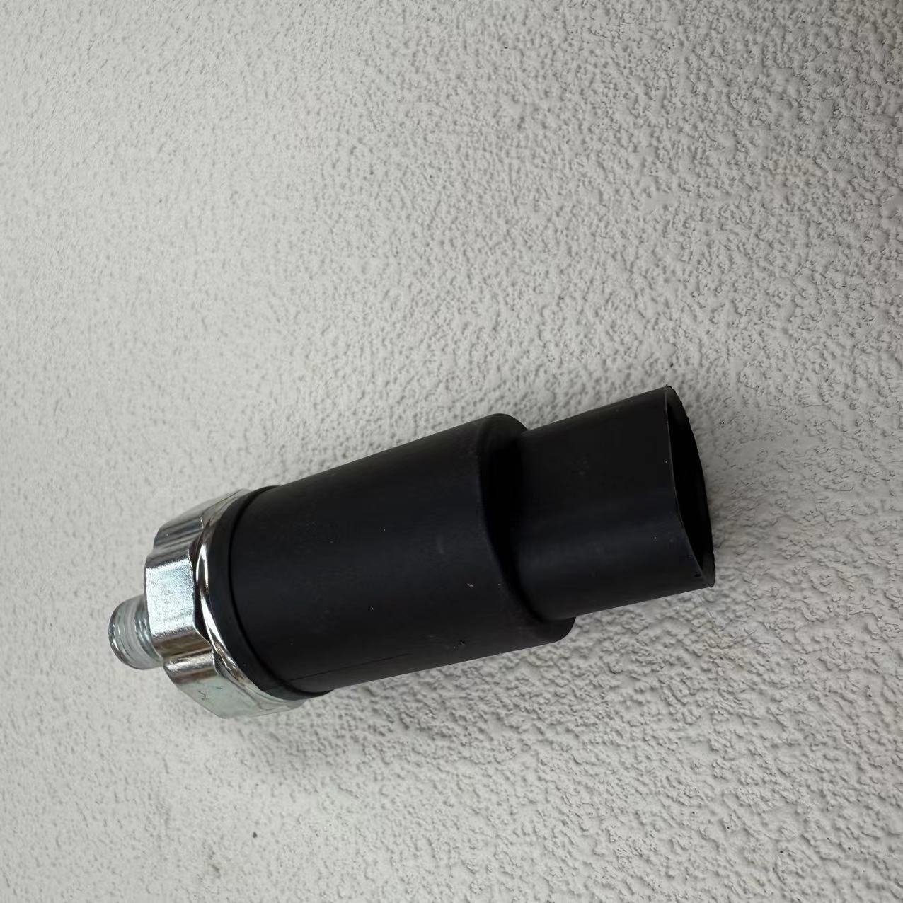 Engine Oil Pressure Sensor Fit Jeep Cherokee 1992-1996 2.5L/4.0L 56026779