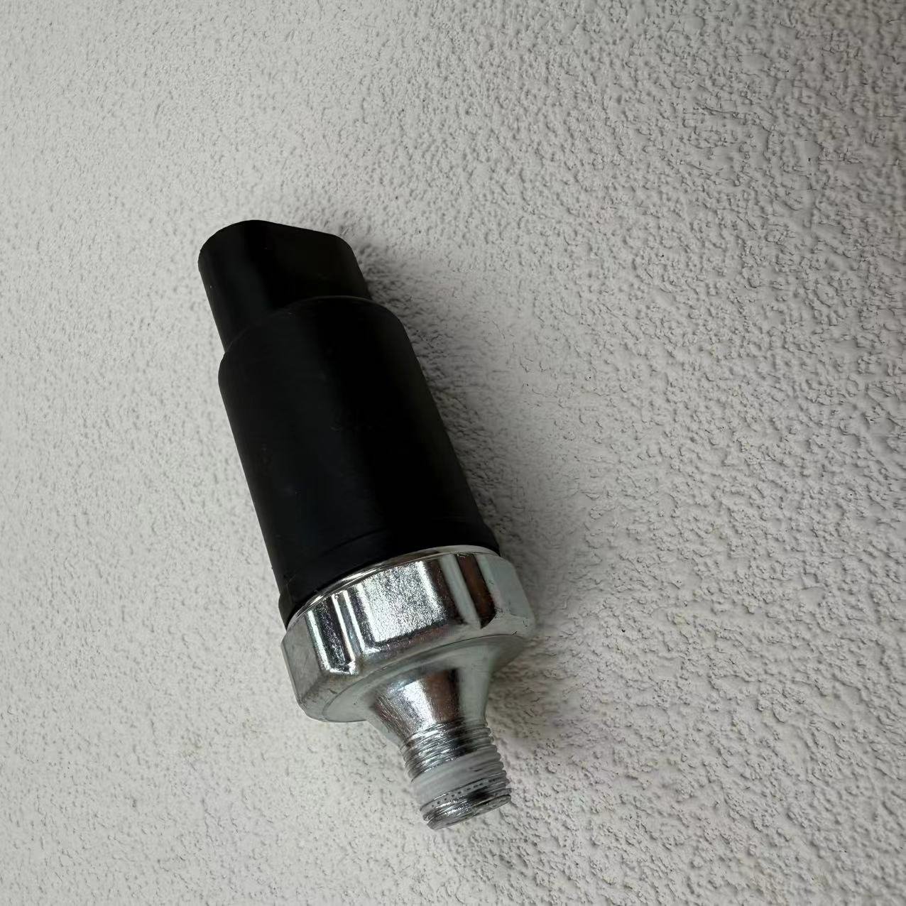 Engine Oil Pressure Sensor Fit Jeep Cherokee 1992-1996 2.5L/4.0L 56026779
