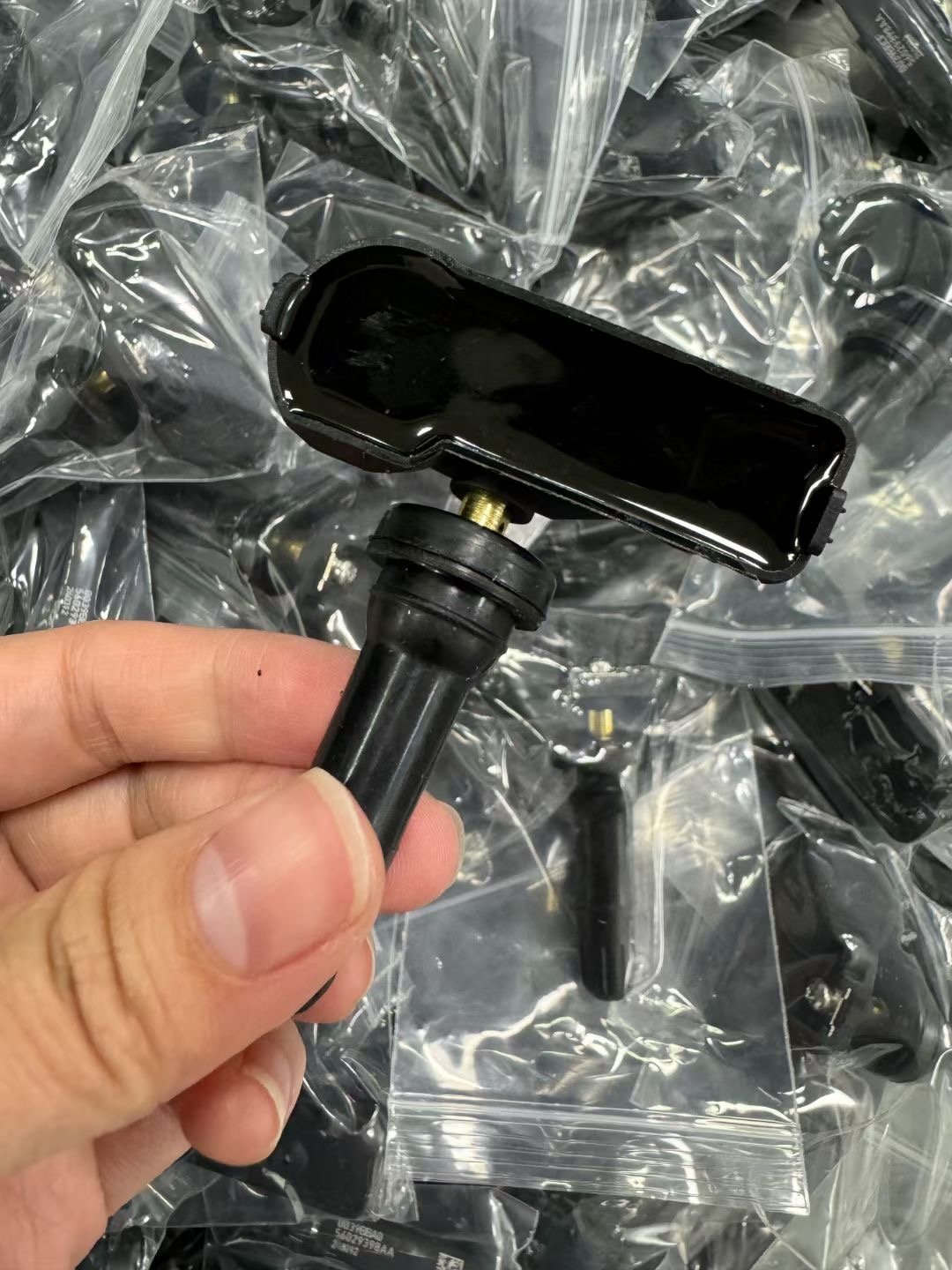 High quality auto part tpms tire pressure sensor oem 13586335 for Buick for Cadillac for Chevrolet