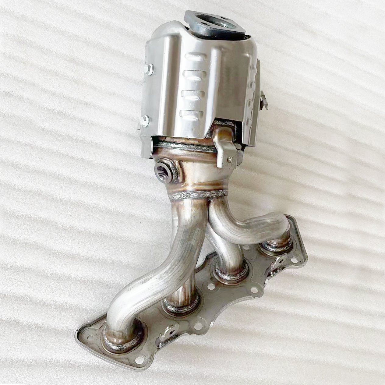 Exhaust Pipe Wholesale Euro4 Euro5 Catalytic Converter for Hyundai Accent Veloster 2009-2015 2.4L Kia Rio IX25 2012-2014