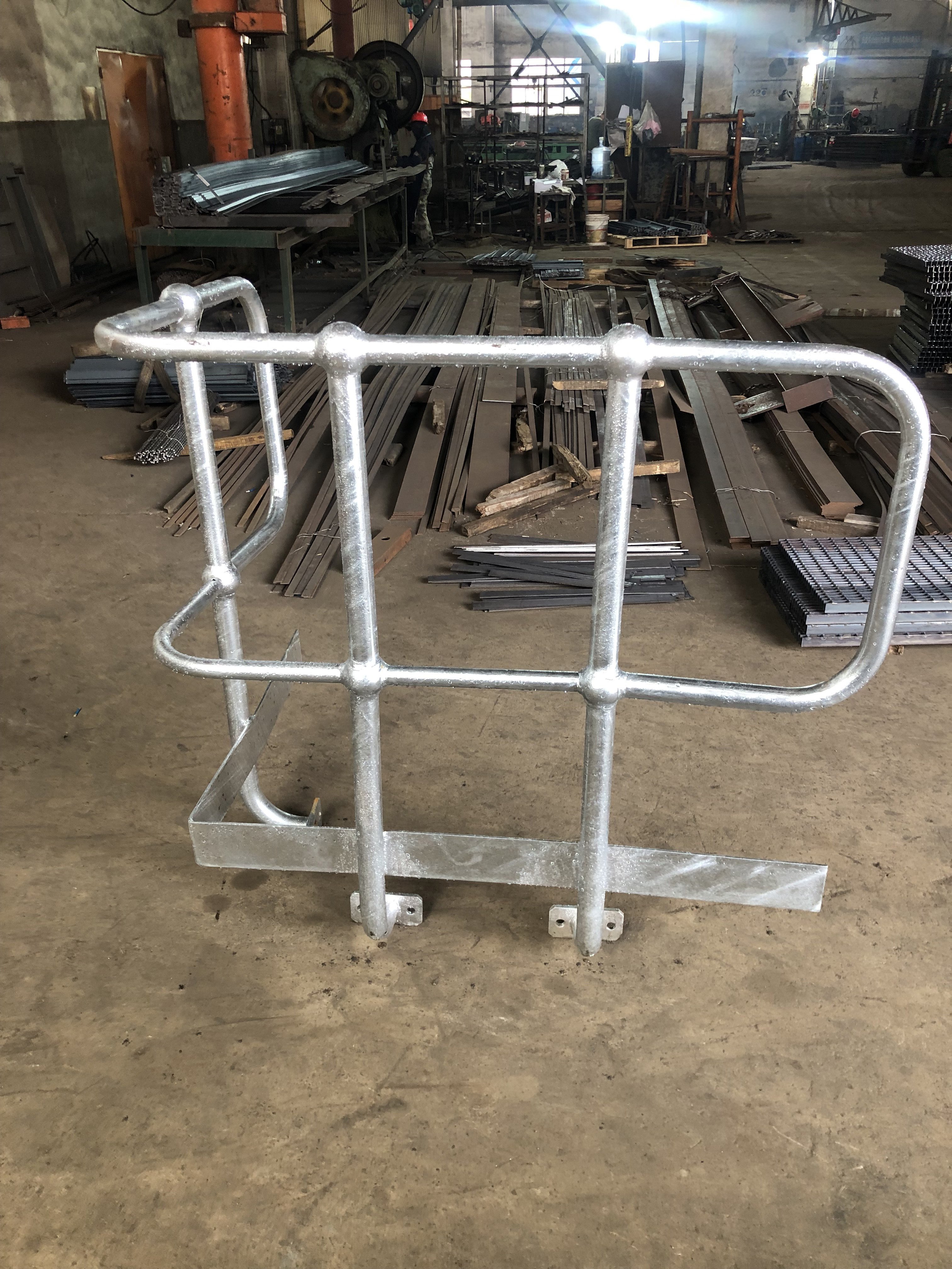 Factory Supply High Quality Galvanized Steel Pipe Handrail Stanchions Ball Joint Handrail Posts for Outdoor