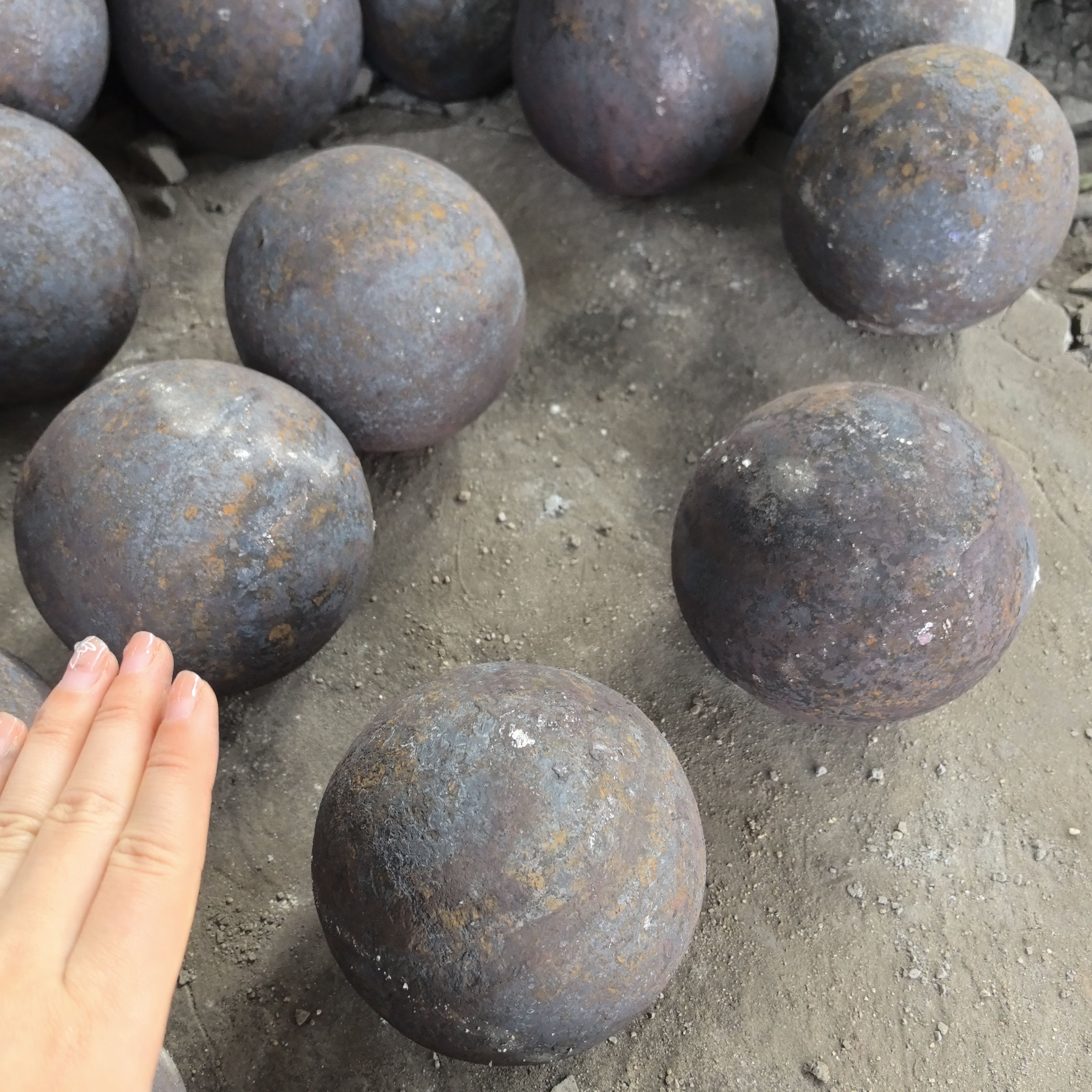 Forged Rolling Steel Balls 60mm 70mm 80mm Forged Grinding Media Steel Ball for Mine and Ball Mill