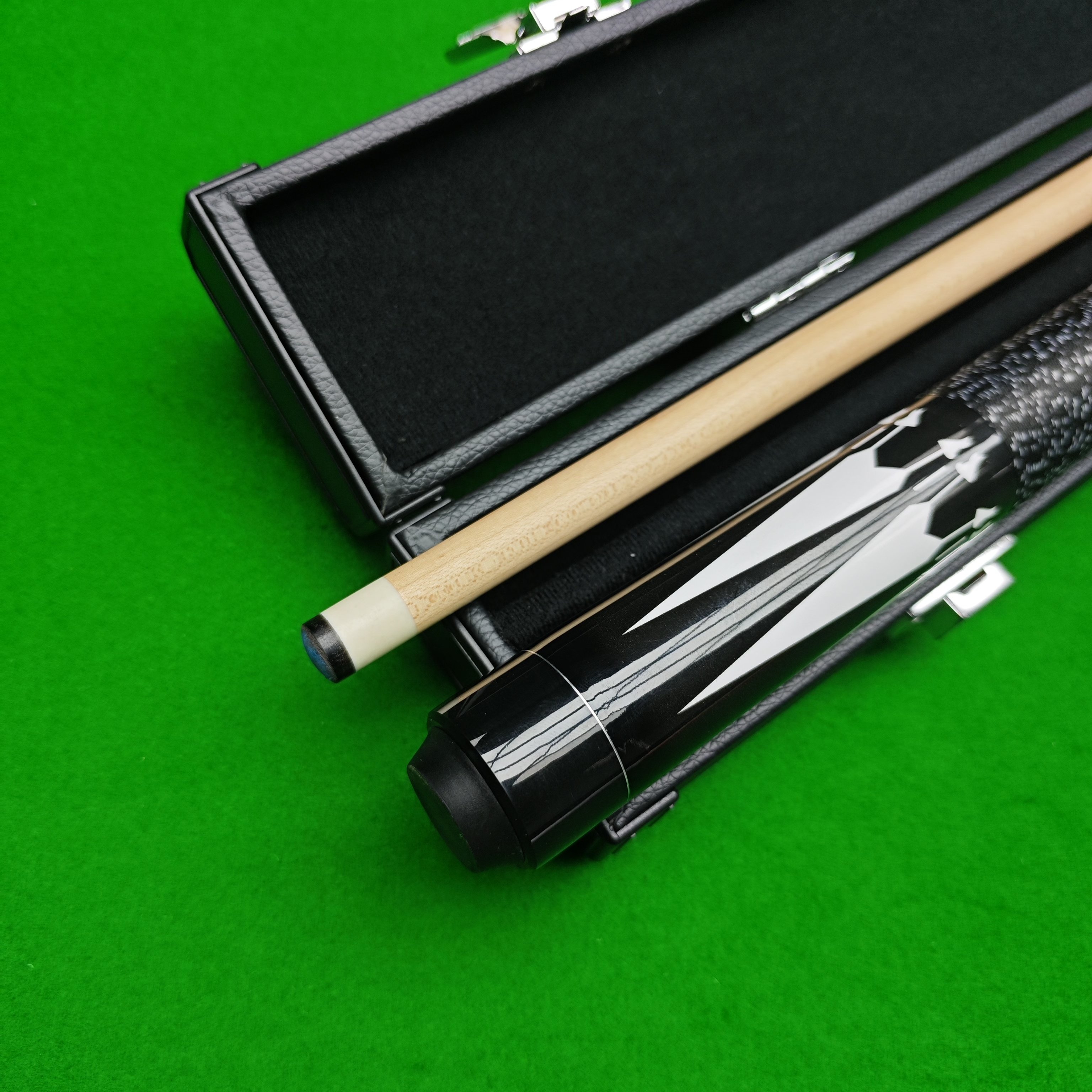Recommended Piano Grade Baked Paint Butt Winding Grip Canadian Hard Maple Shaft 13mm Pool Cue for Billiards Players