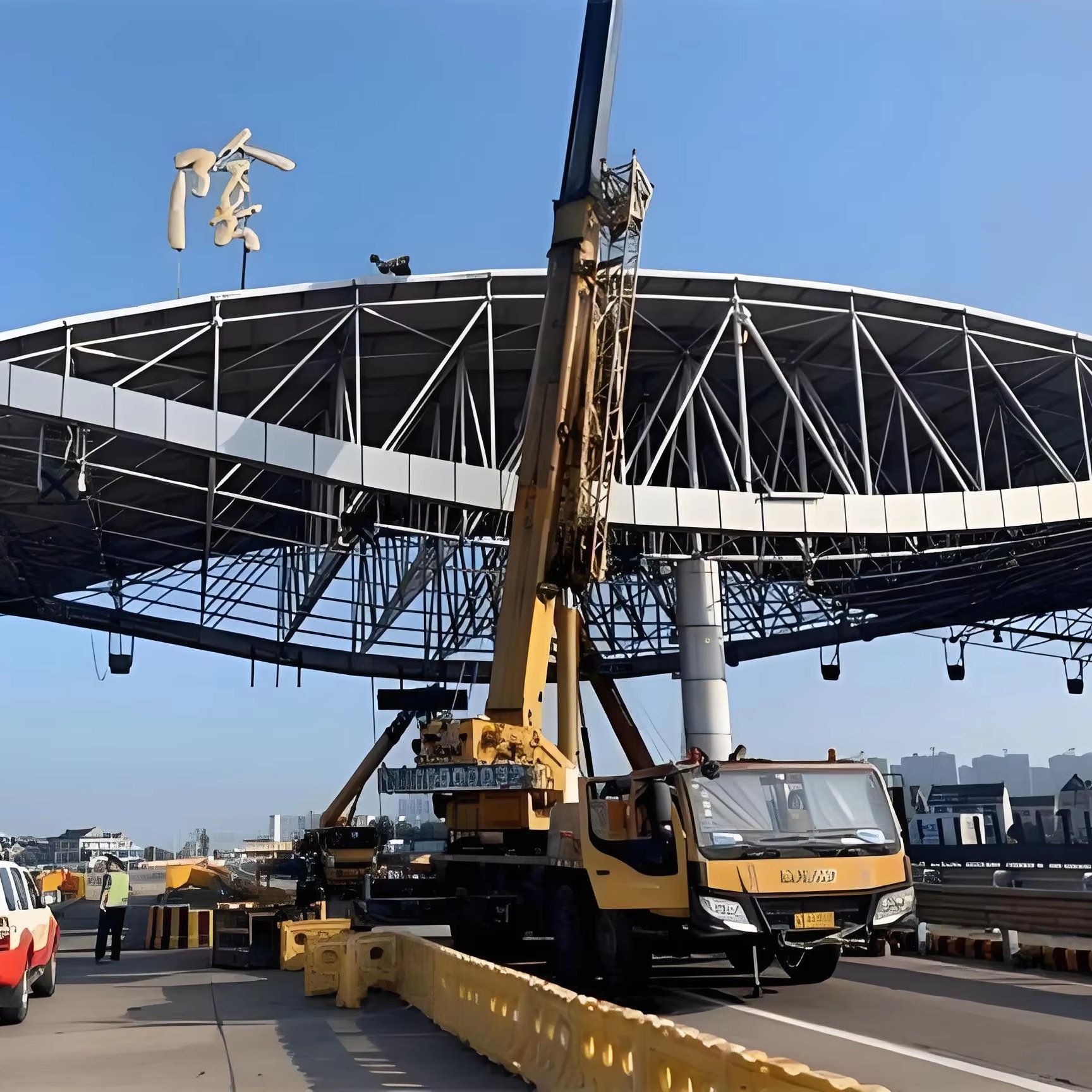 Prefabricated Steel Space Frame Structure Canopy for Toll Station Gate with Bolt Ball Joint Roof