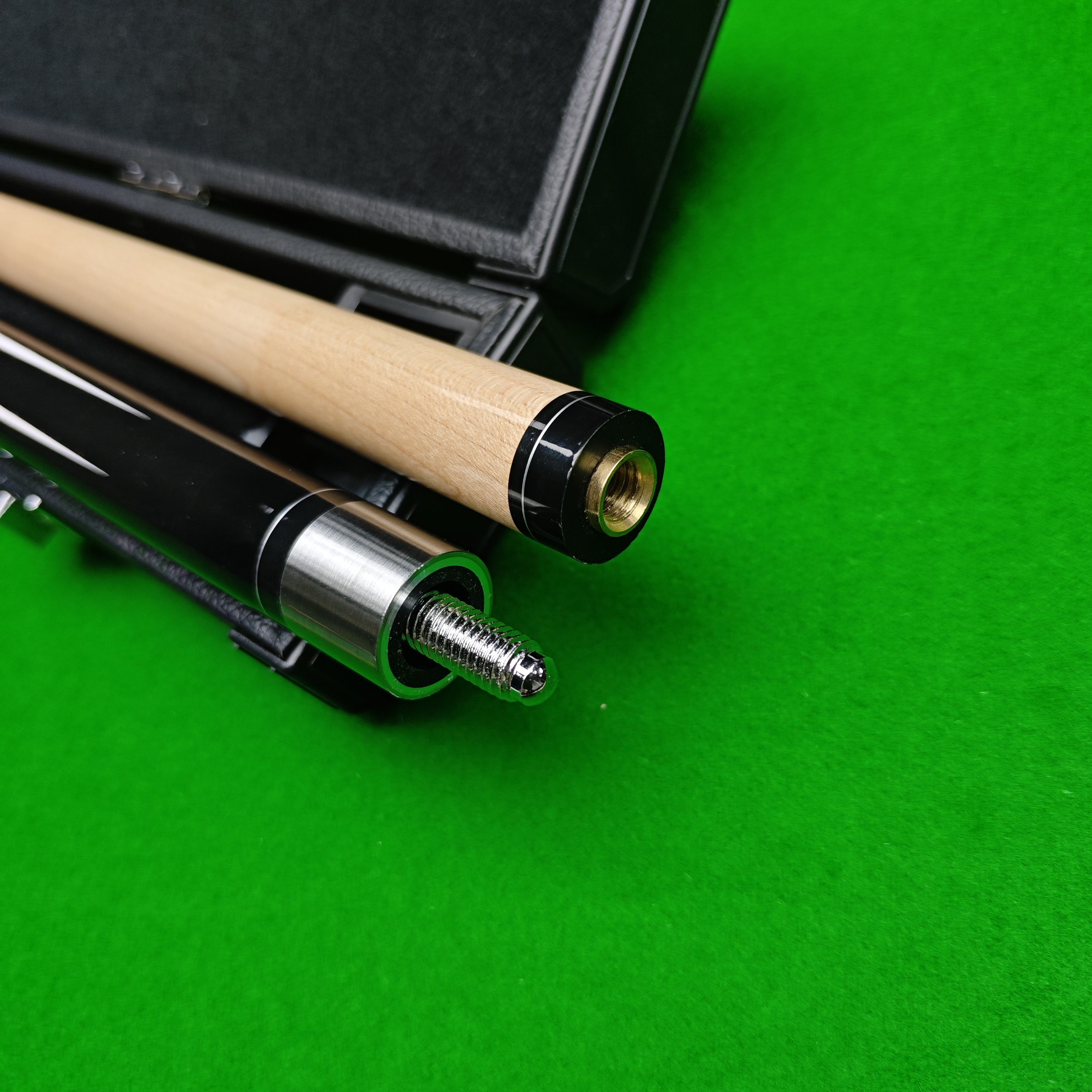 2025 New Design High Quality Cue Sticks Billiards Maple Shaft 12.5 mm Pool Cue Stick