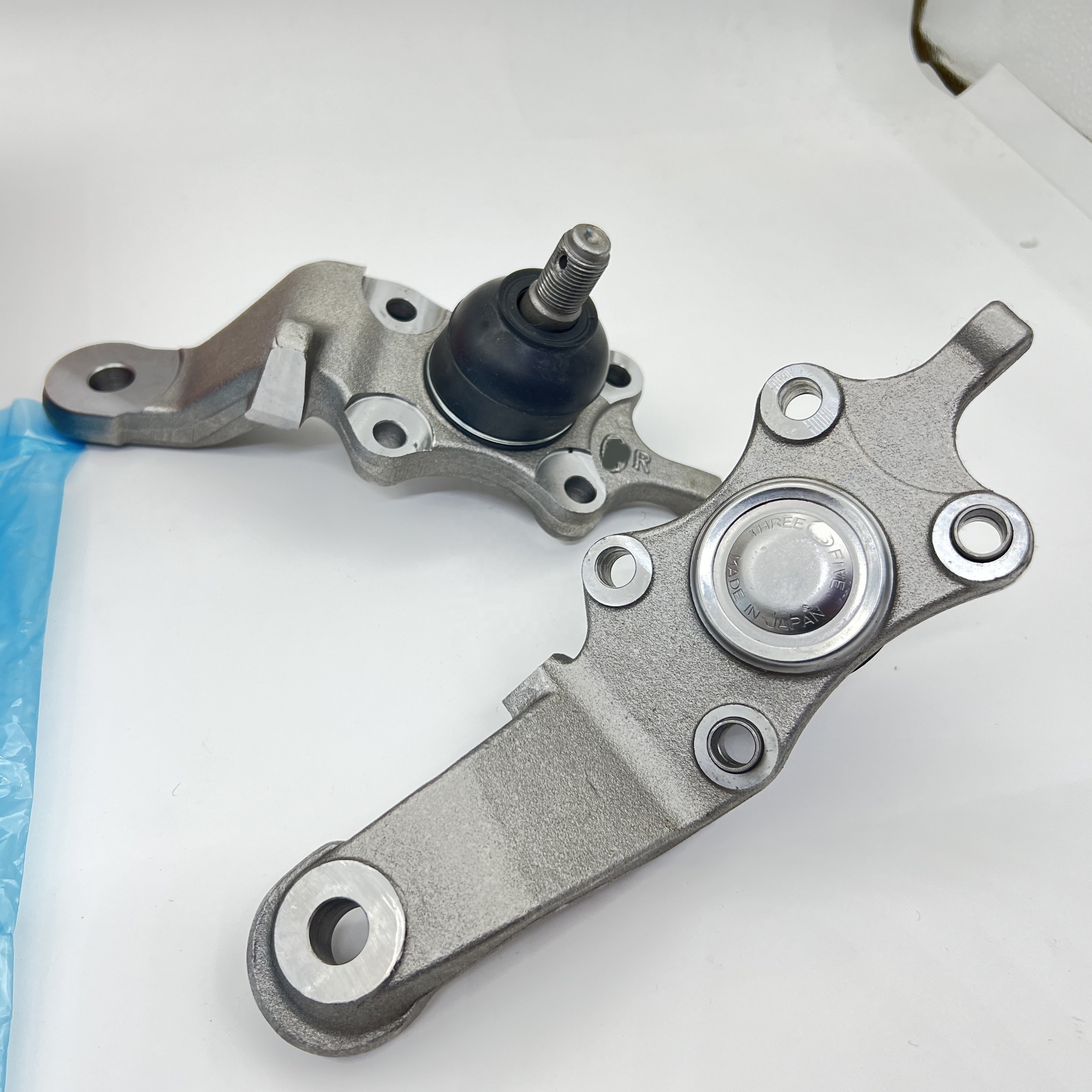 555 Brand Hot Sale for Toyota Prado VZJ95 KZN185 Land Cruiser SUV Ball Joints Lower Ball Joint 43340-39325 43330-39585