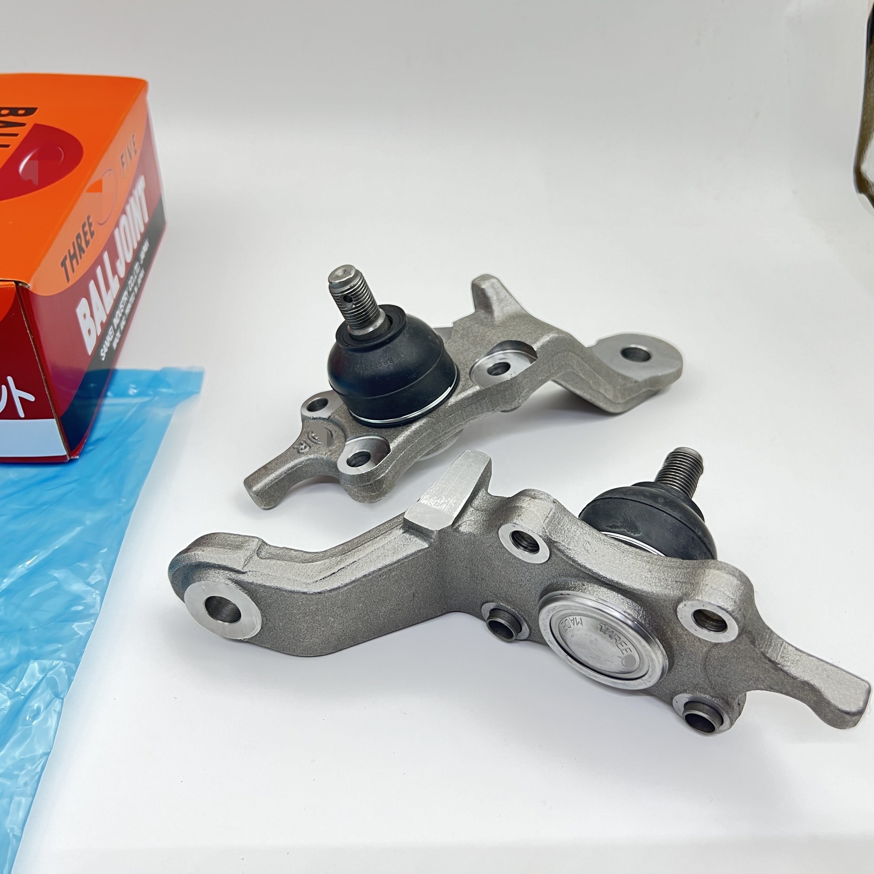 555 Brand Hot Sale for Toyota Prado VZJ95 KZN185 Land Cruiser SUV Ball Joints Lower Ball Joint 43340-39325 43330-39585