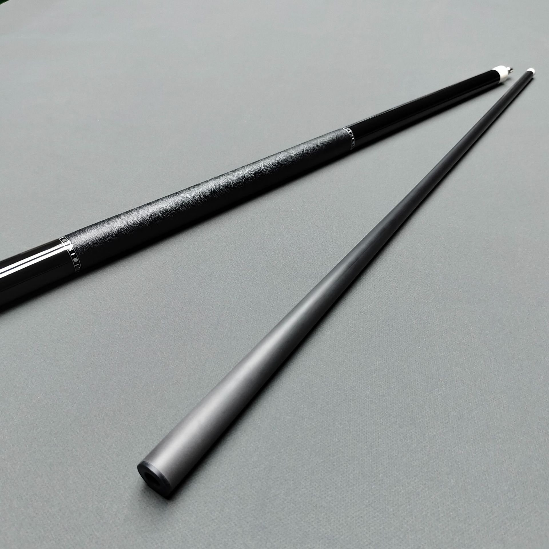 Customized Lizard Leather Grip 1/2 Full Carbon Fiber Billiard Cue Stick With 9 to 13mm Tip Sizes