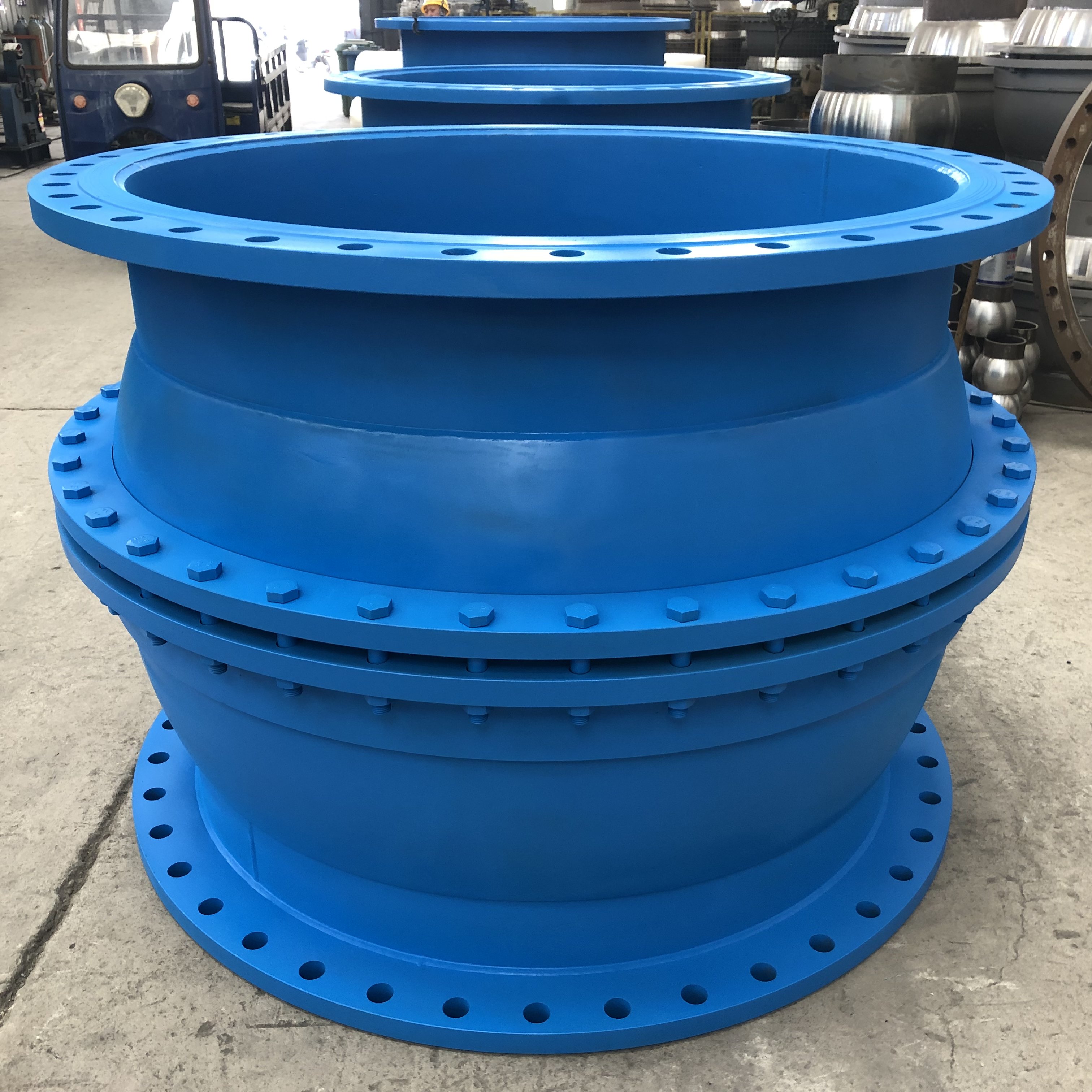 Anti-Settlement Universal Joint Spherical Compensator for Heat Pipes