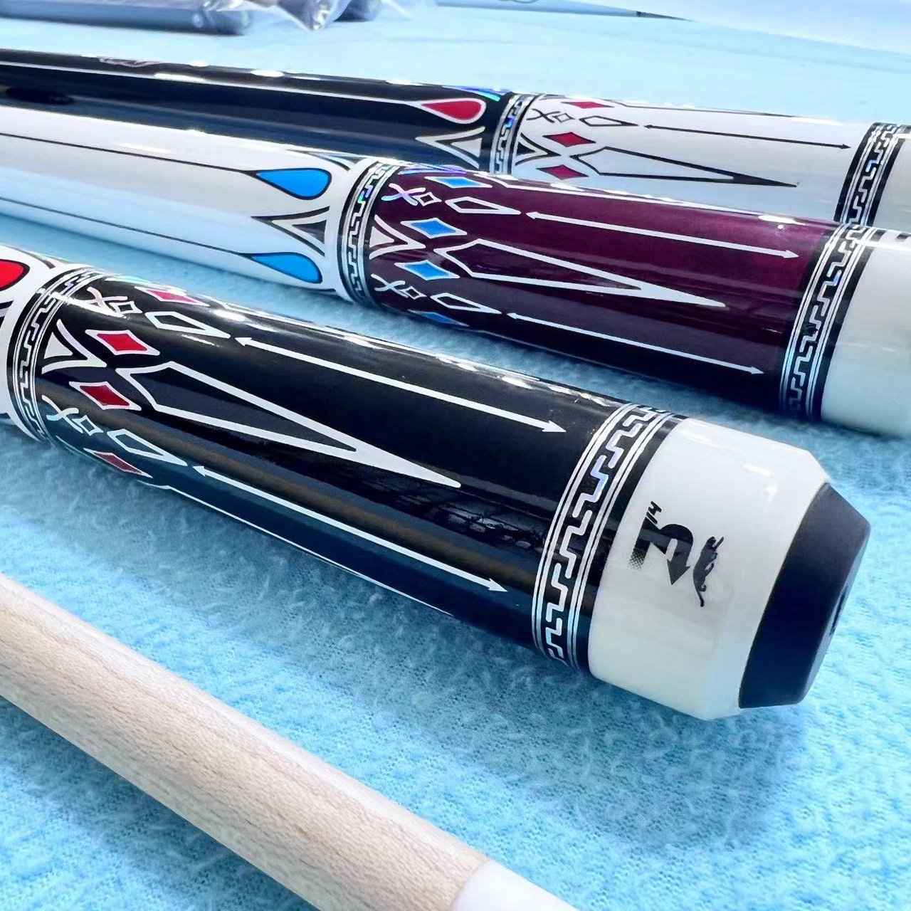 High-End 58-Inch 1/2-PC Maple Wood Premium Quality Billiard Cue Uni-Loc Joint Sticks Cue Joint Protector Sale for Pool Sports