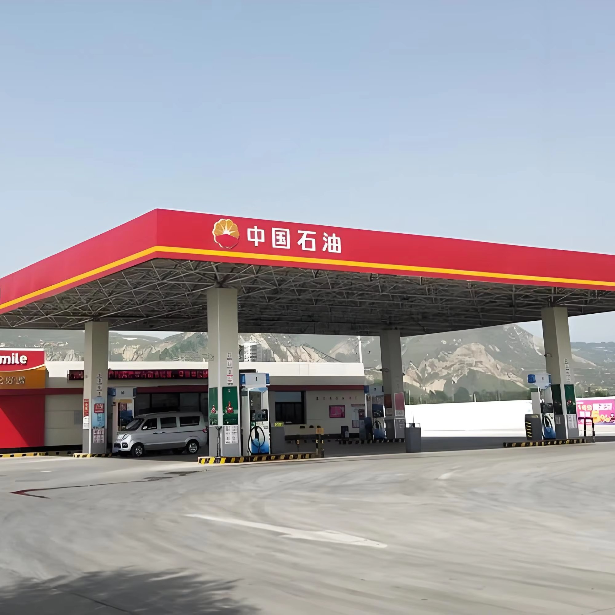 China Manufacturer's Modern Design Prefab Steel Space Frame Roof for Gas Station Canopy Lightweight