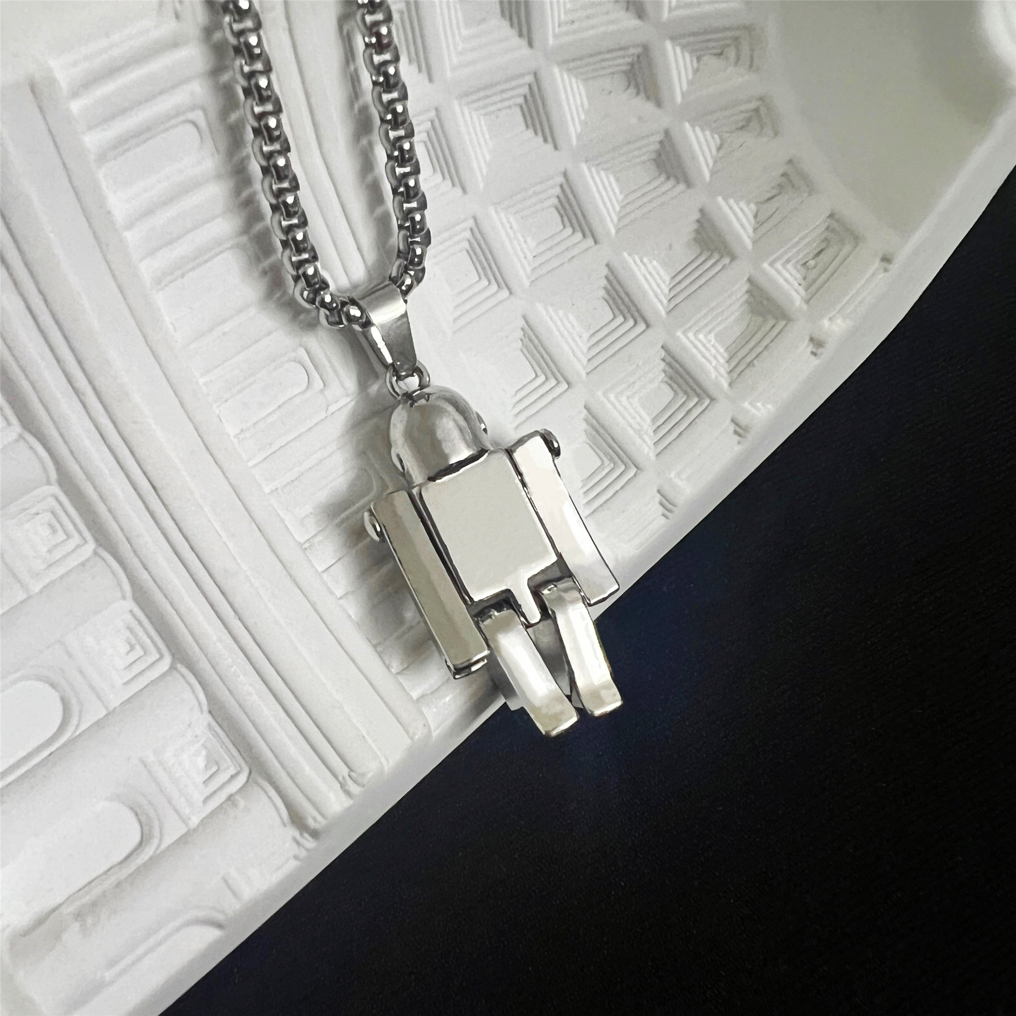 Custom Logo Silver Unisex Necklace Small Cute Ball-Jointed Robot Pendant Stainless Steel Chain Trendy Alloy Party Casual Gift