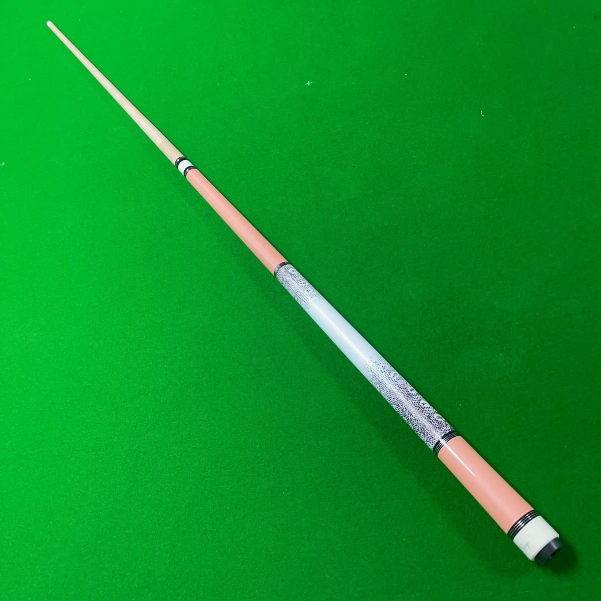 Wholesale High-quality Billiards Stick Lizard Skin 13mm pink Maple Cue Stick for Billiard