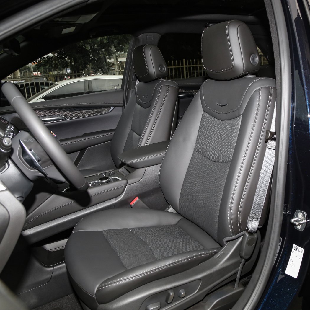 In Stock 2022 New Cars Cheap SUV XT5 28T Distinguished Four Drive Hoy Saling Made in China for Cadillac Used Car