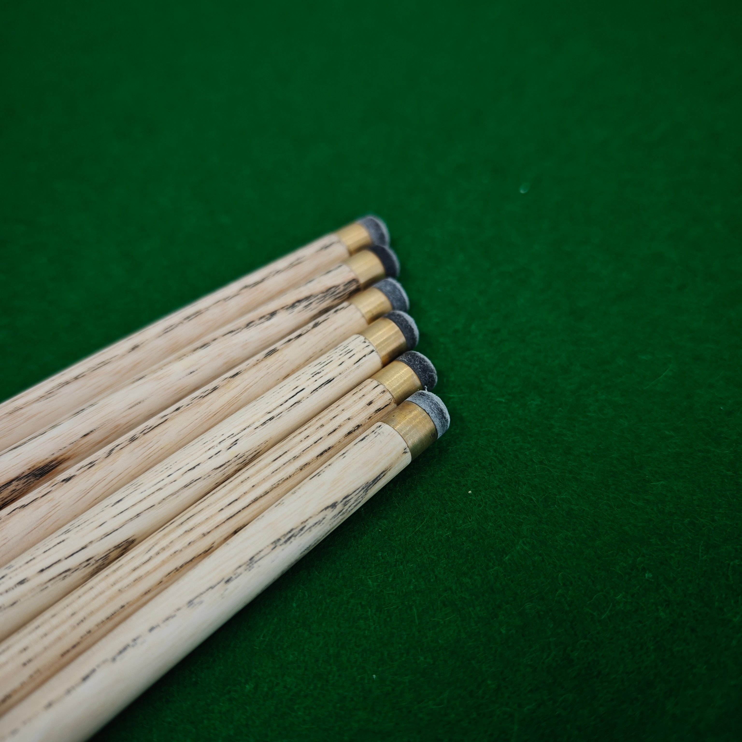 OEM High Quality 10Mmm Tip Canadian Ash Wood Cue Stick English Snooker Billiards Cue