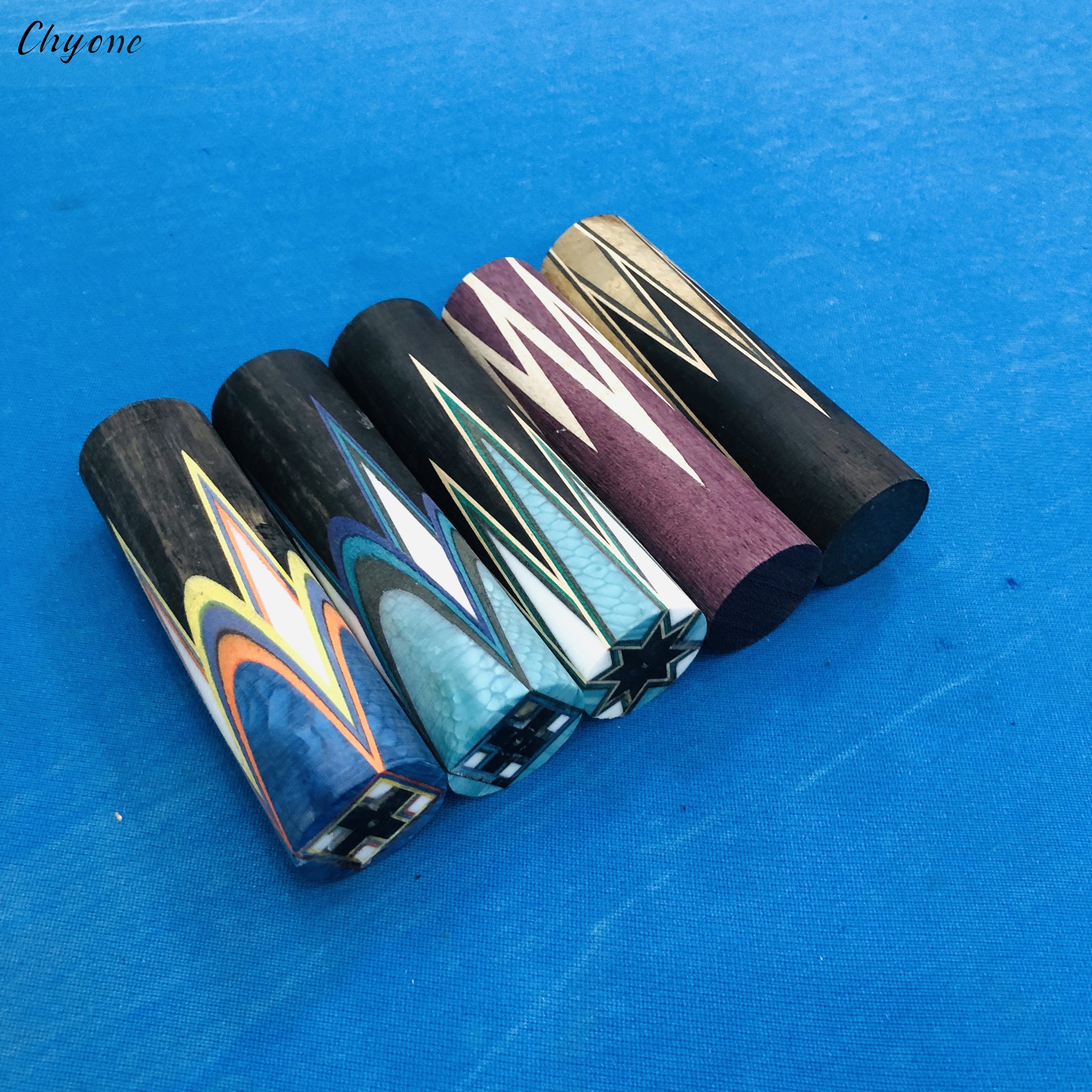 Korea Carom Cue Chyone Dragon Slab Inlay rainbow Design 1/2 Radial Joint Low Deflection Billiard Cue Spliced Pool Cues