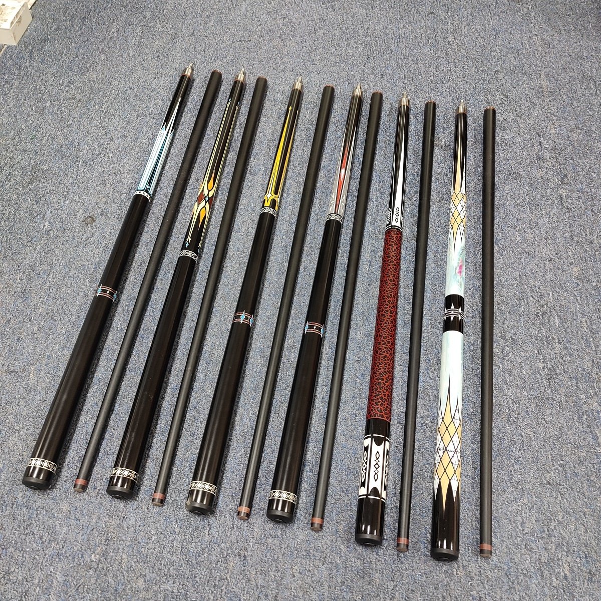 New Wholesale Price Billiard 1/2-PC Carbon Fiber Pool Cue 12mm Tip 57Inch Length for Sale by Random Color Delivery