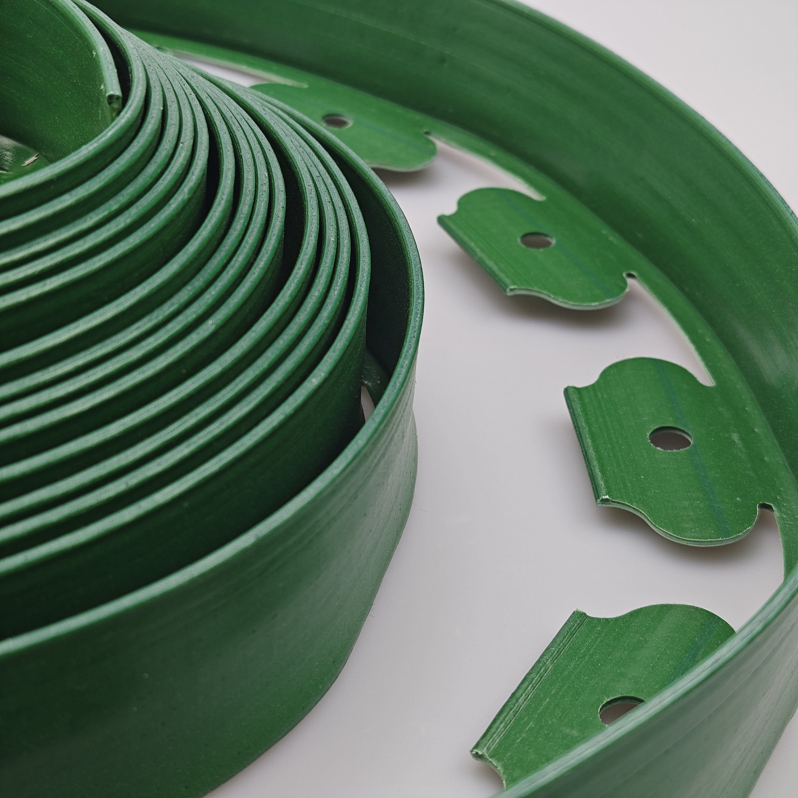 Garden Green Grass and Stone Barrier Grass and Stone Separation of Plastic Strips of Good Flexibility Performance