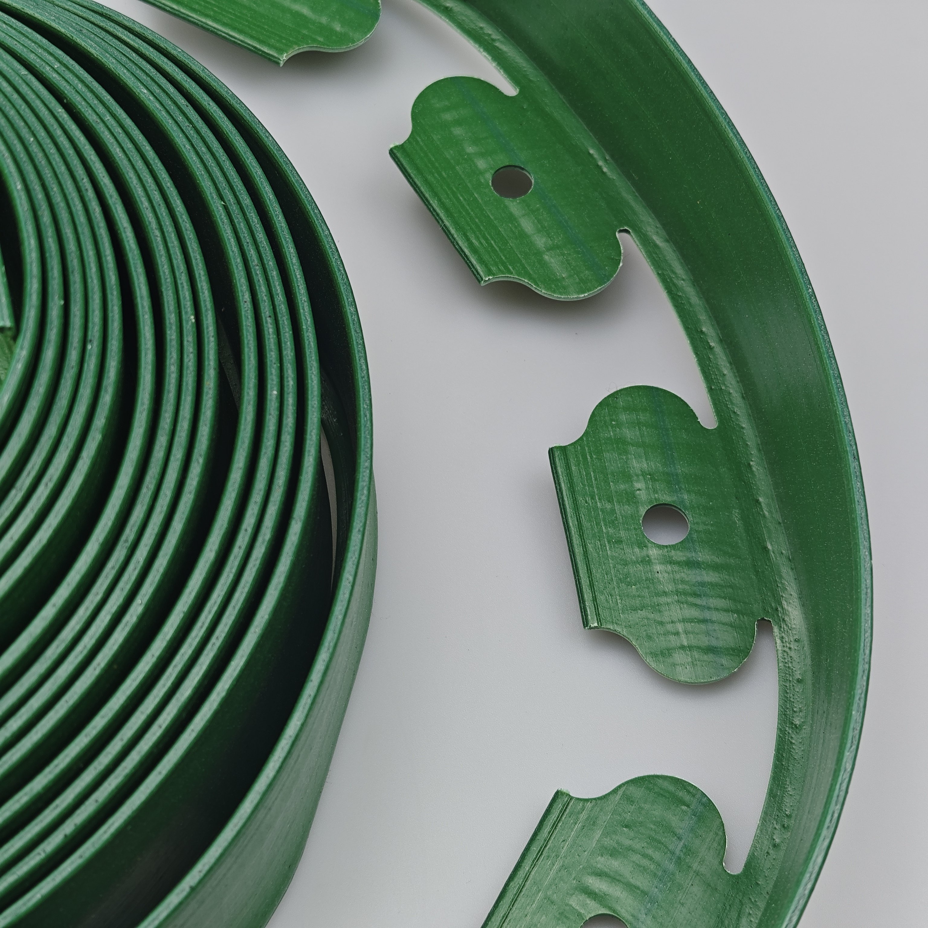 Garden Green Grass and Stone Barrier Grass and Stone Separation of Plastic Strips of Good Flexibility Performance