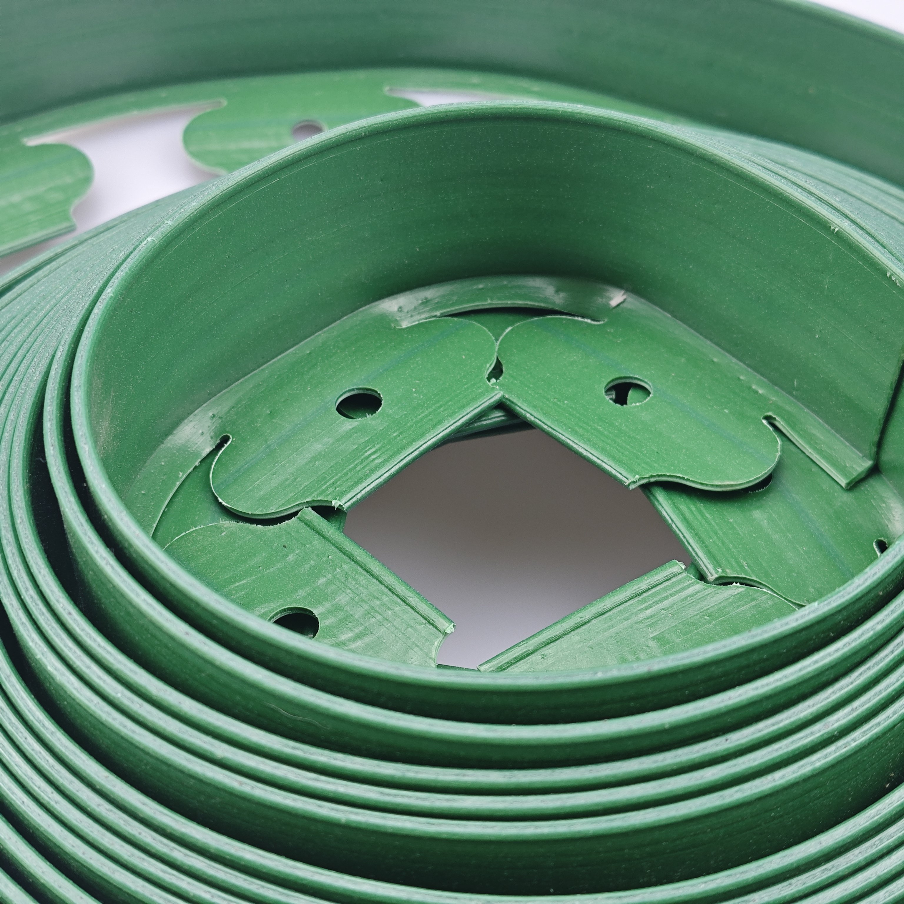 Garden Green Grass and Stone Barrier Grass and Stone Separation of Plastic Strips of Good Flexibility Performance