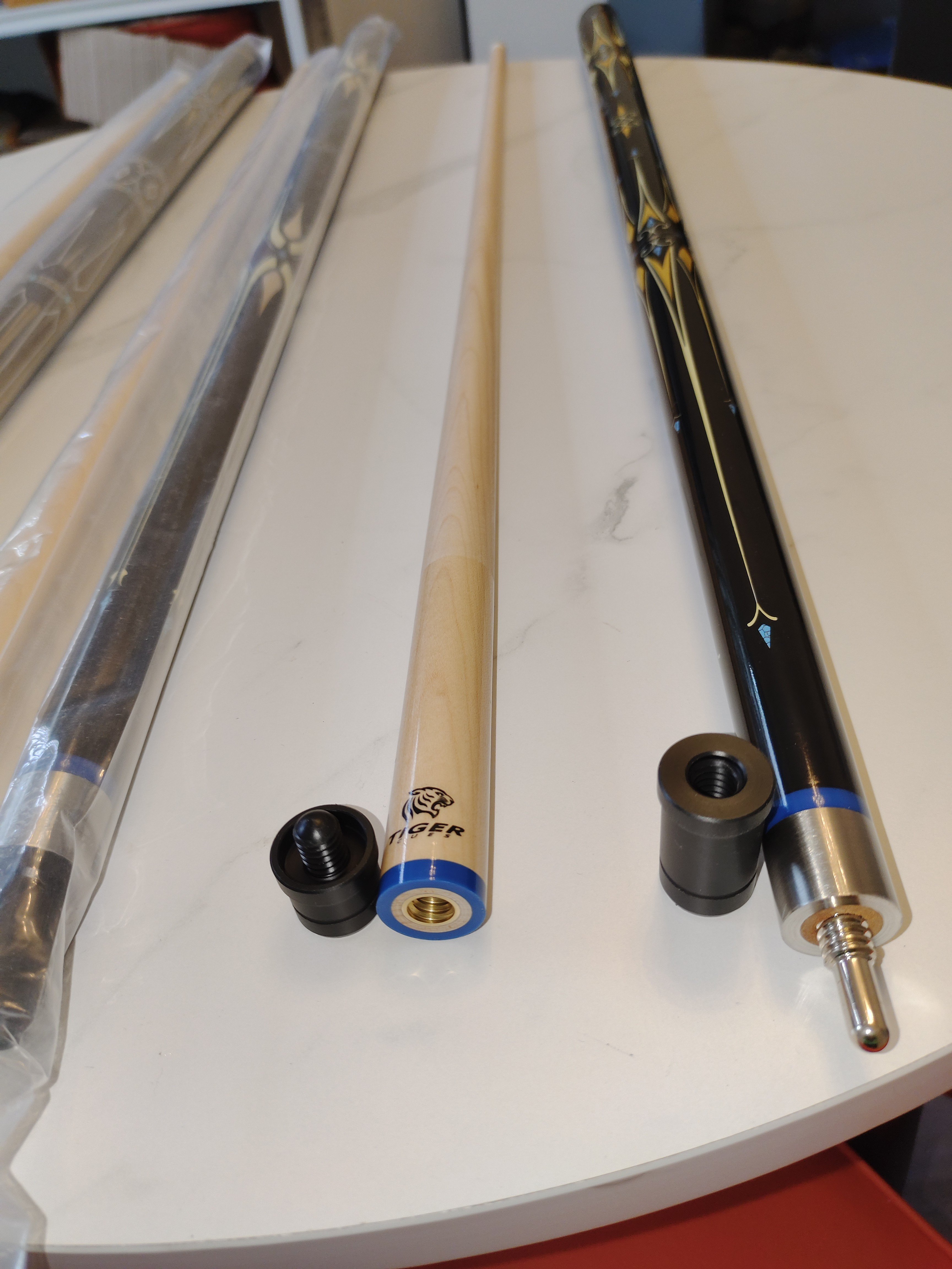 Hot Sale and Top Quality Jflowers Cue Stick for Sale
