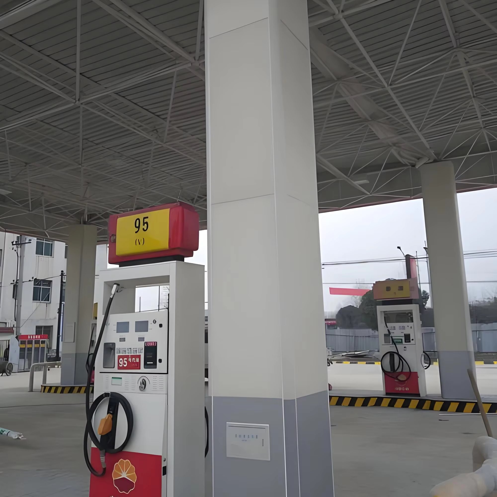 Customized Gas Station Canopy with Galvanized Steel Space Frame Structure Roof Design