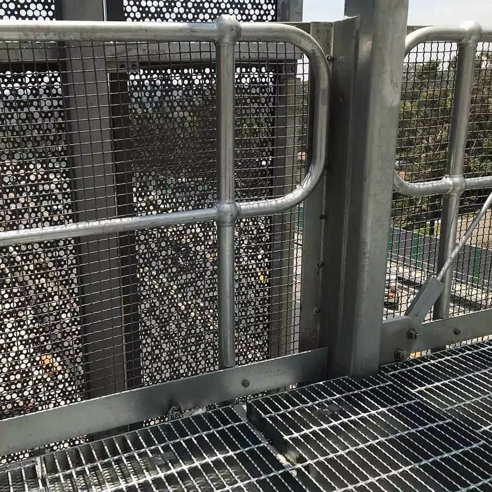 Manufacturers Provide Galvanized Steel Standard Welded Ball Joint Railings and Handrails That Are Easy to Install