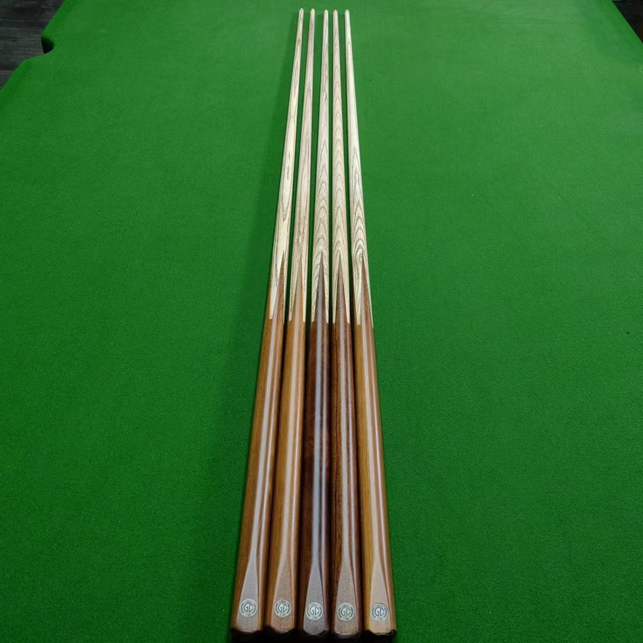 Ash Wood Black 8 Ball Pool Cue Single-section Snooker Cue Stick Billiard Wood English Small Head The Club House Cue