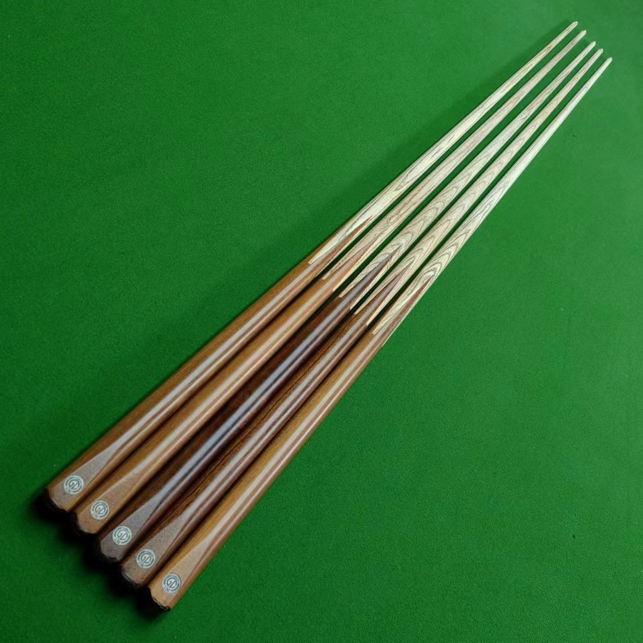 Ash Wood Black 8 Ball Pool Cue Single-section Snooker Cue Stick Billiard Wood English Small Head The Club House Cue