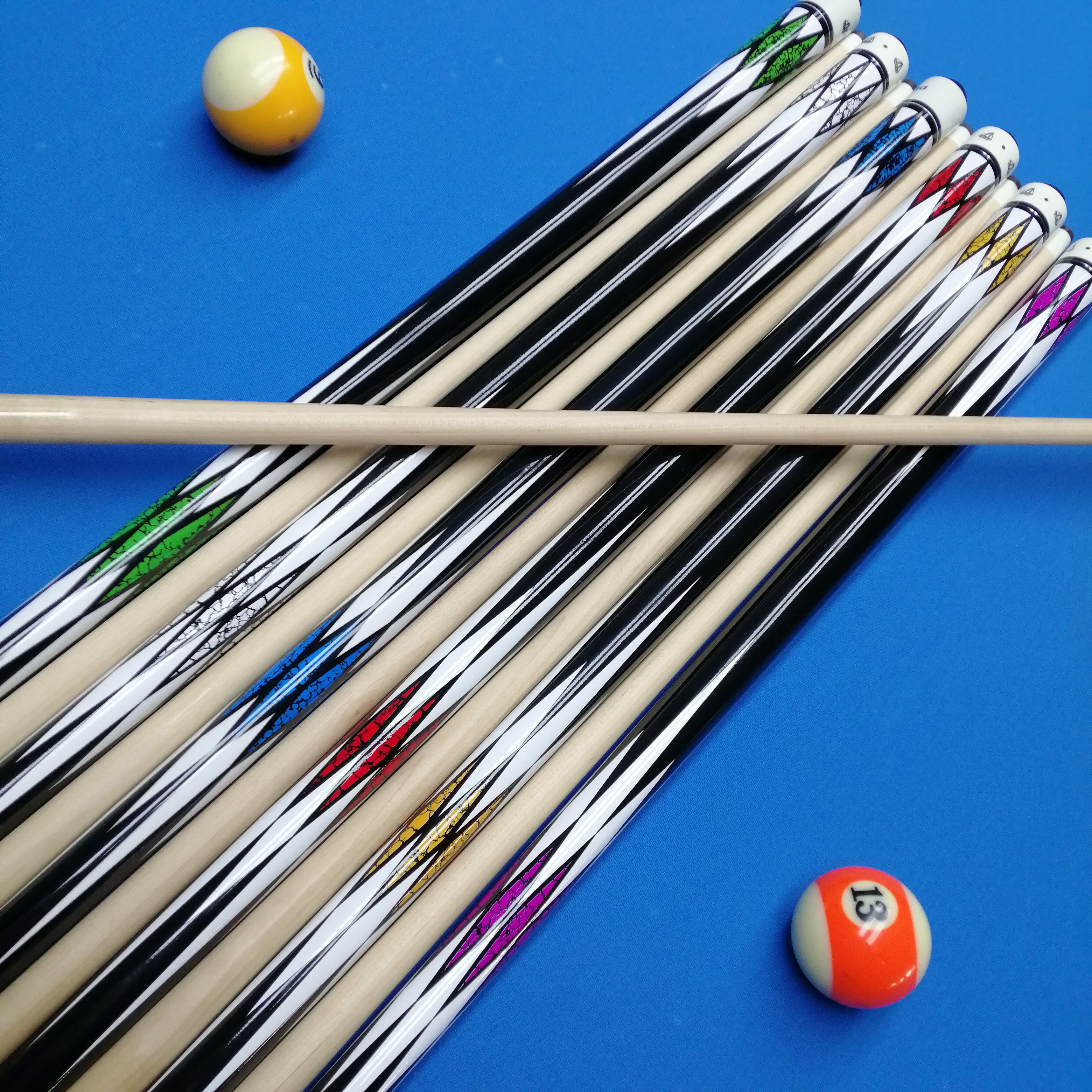 Customized Snooker Billiard Cue 1/2 Used Pool Cue Stick Cue Billiard Table for Sale