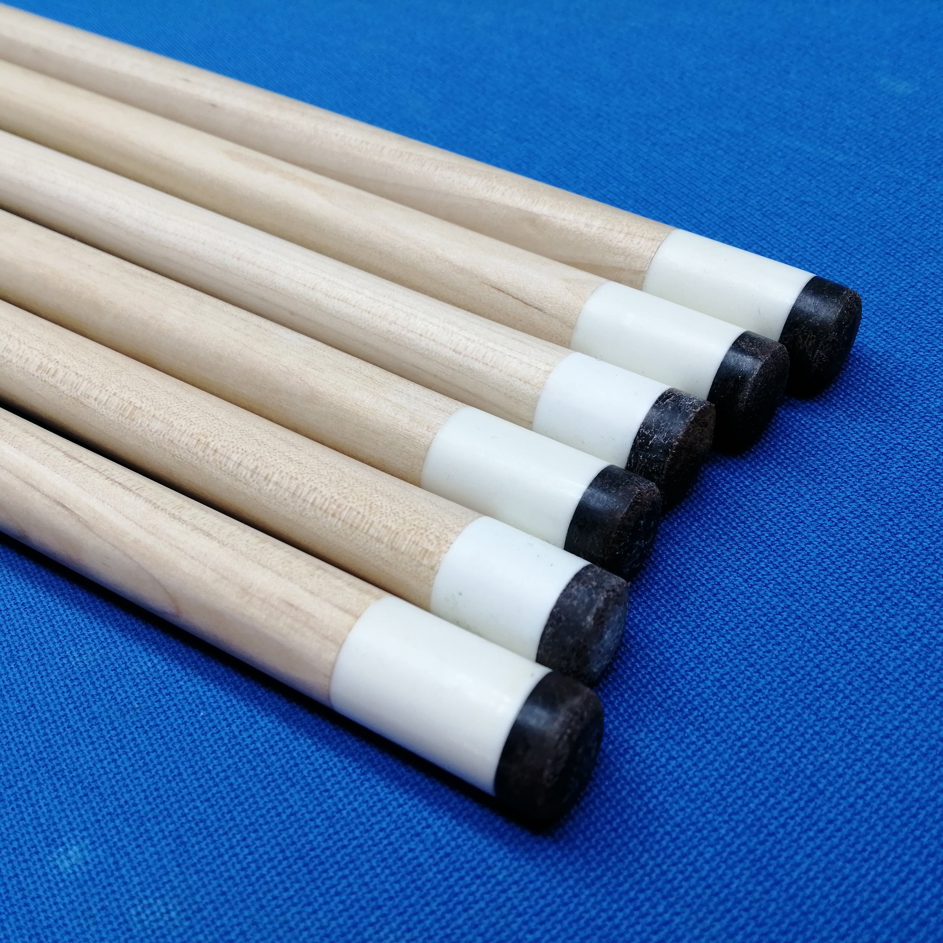 Customized Snooker Billiard Cue 1/2 Used Pool Cue Stick Cue Billiard Table for Sale