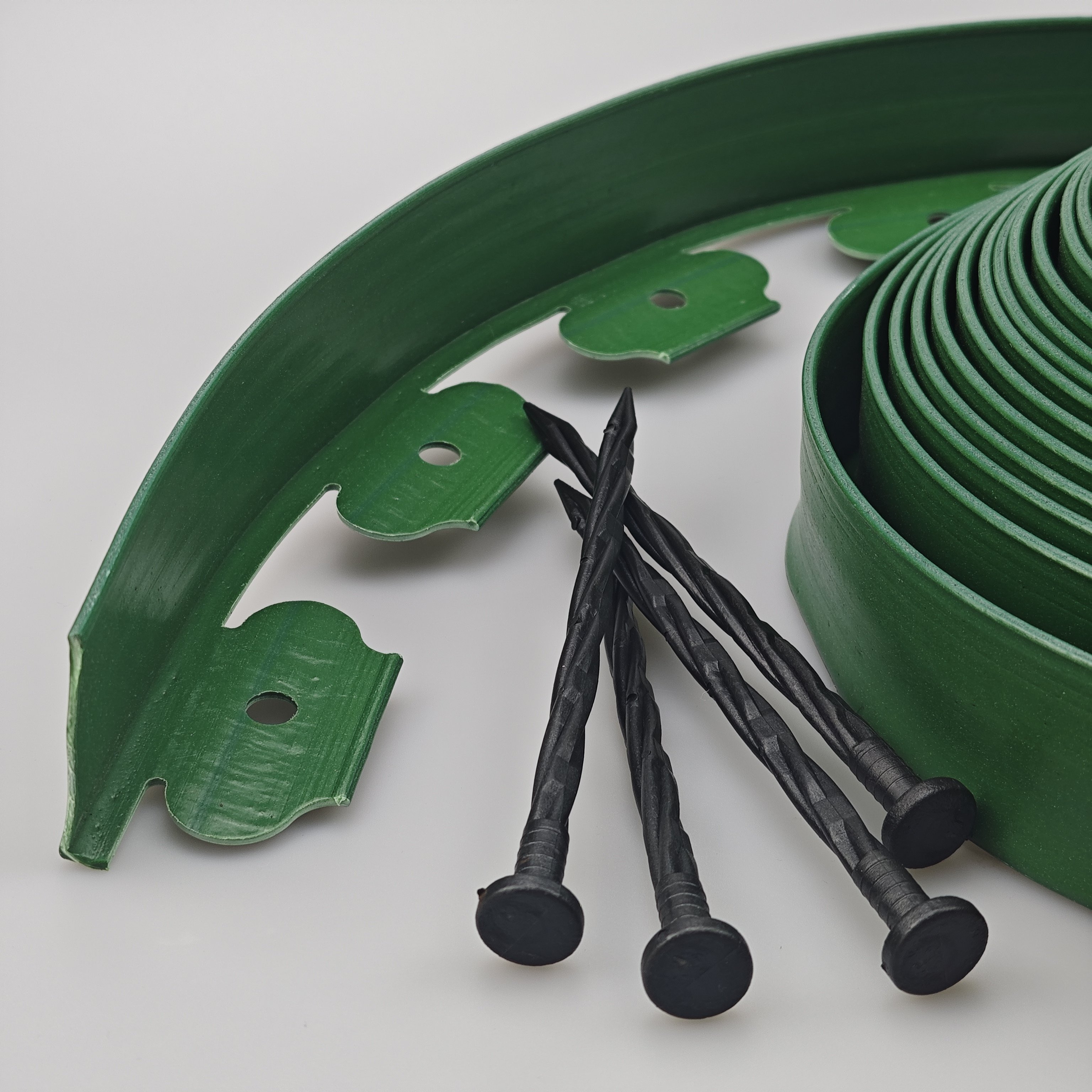Modern Design Plastic Strip Barrier for Garden Green Grass Stone Separation Good Flexibility Performance for School Application