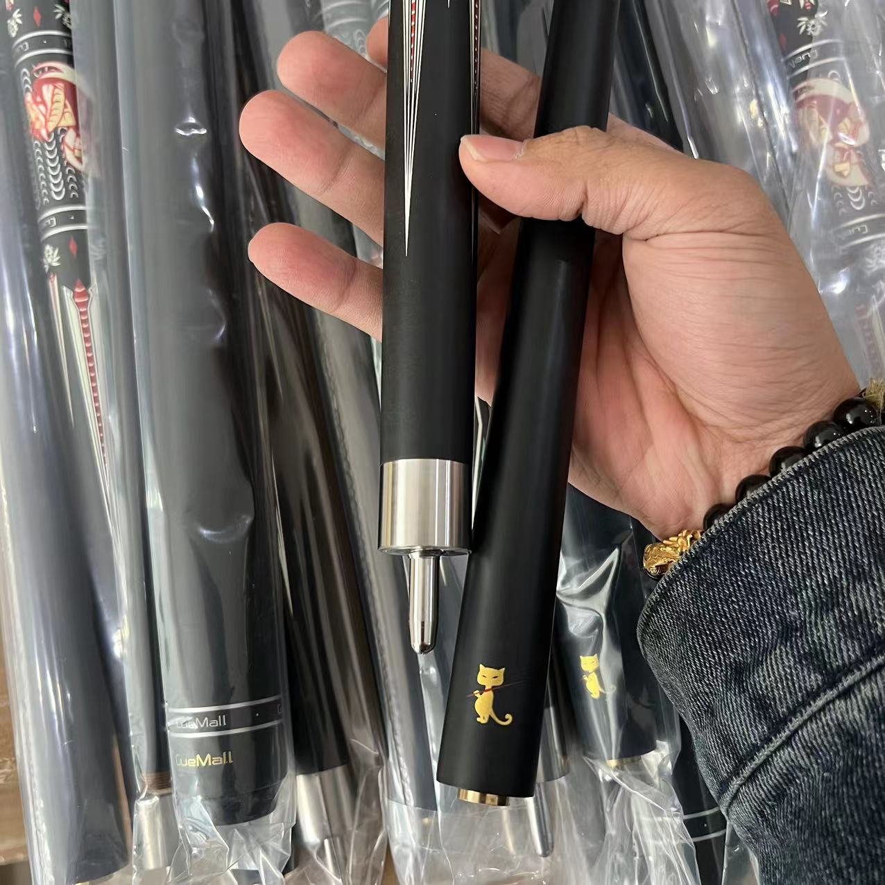 Hot Sale 58 Inches Carbon Fiber Shaft With Uni-Lock Joint 12.5-12.75mm Tip 1/2 Pool Billiard Cue Stick/Taco