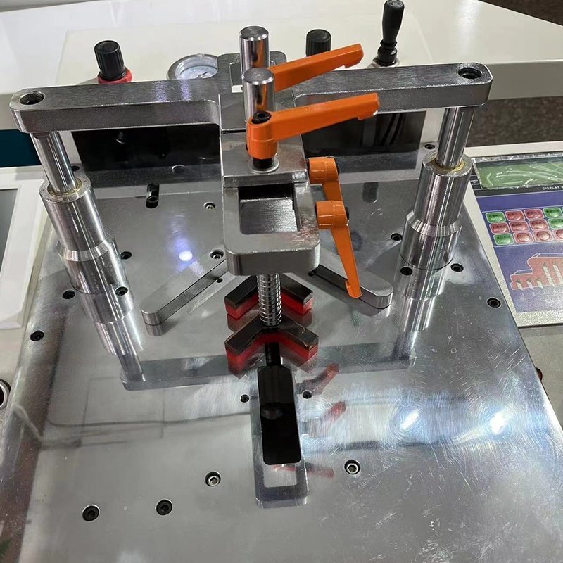 CNC Automatic Nailing Machine Photo Frame Jointing Machine V-Nail Underpinner
