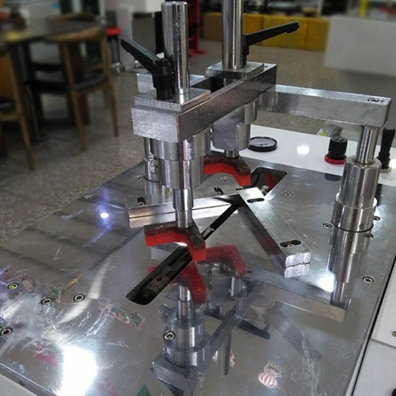 CNC Automatic Nailing Machine Photo Frame Jointing Machine V-Nail Underpinner