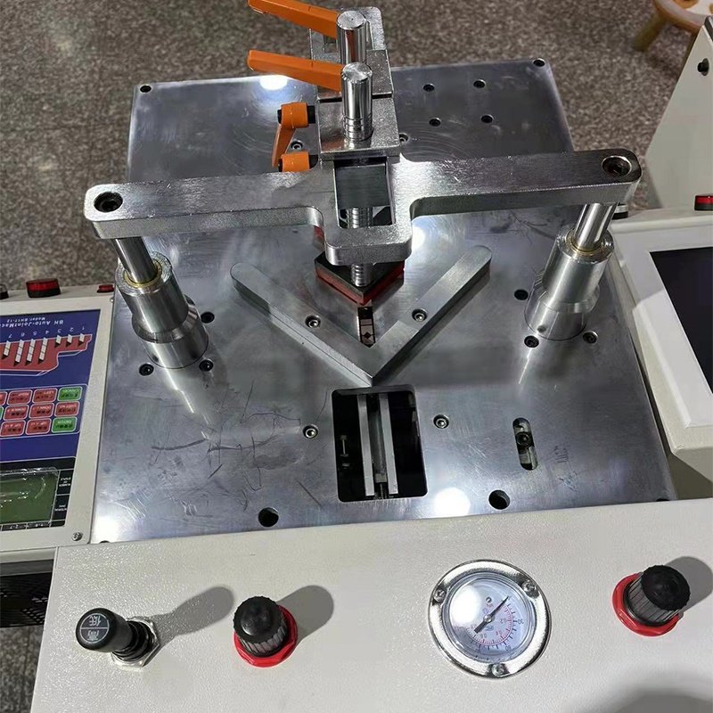 CNC Automatic Nailing Machine Photo Frame Jointing Machine V-Nail Underpinner